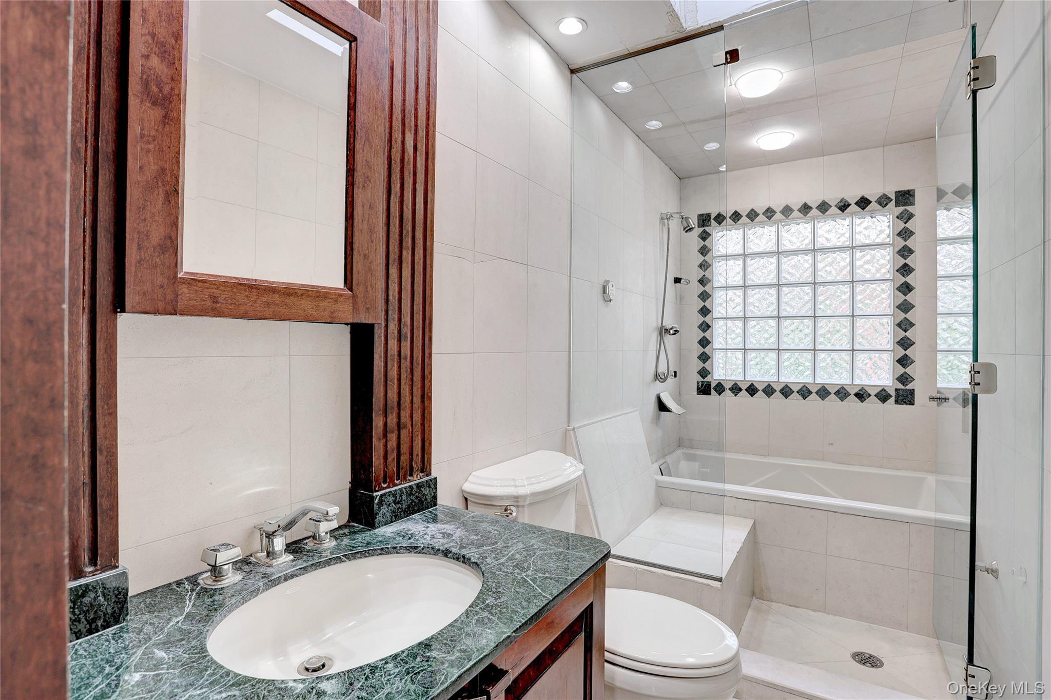 Single Family Sherwood Ridge  Rockland County, NY 10970, MLS-929390-17