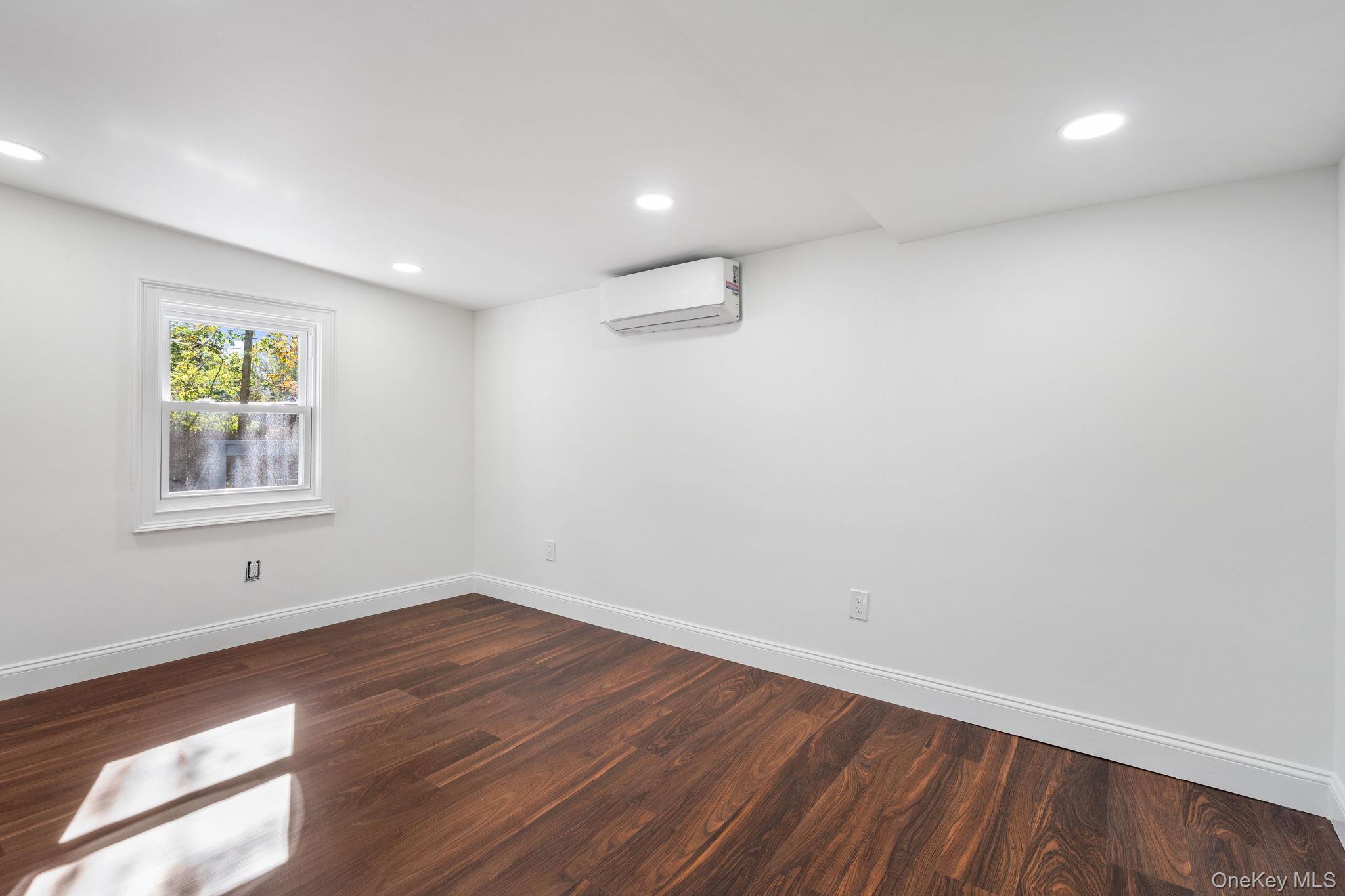 Single Family Oxford Circle Sullivan County, NY 12759, MLS-929417-12