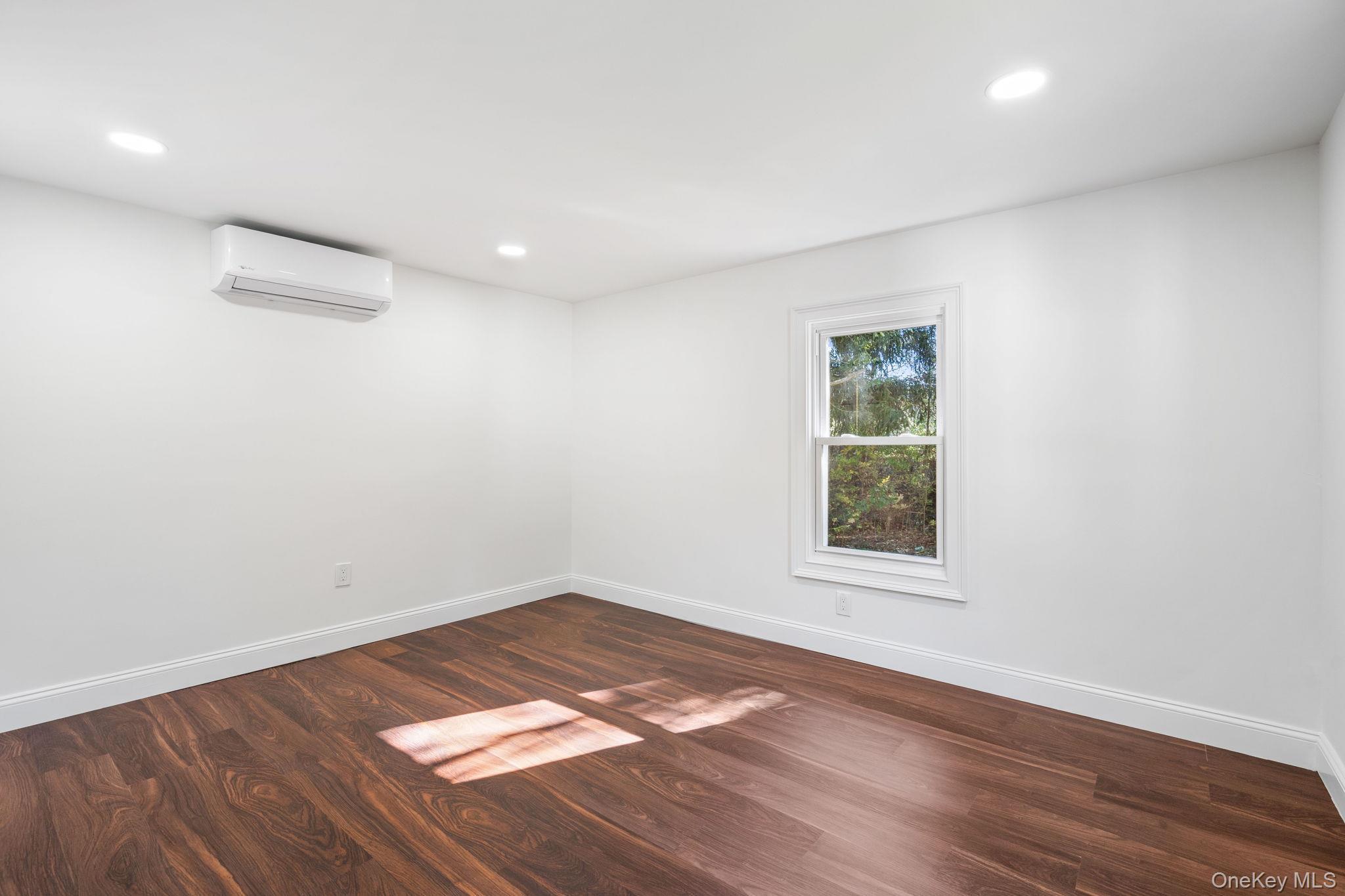 Single Family Oxford Circle Sullivan County, NY 12759, MLS-929417-15