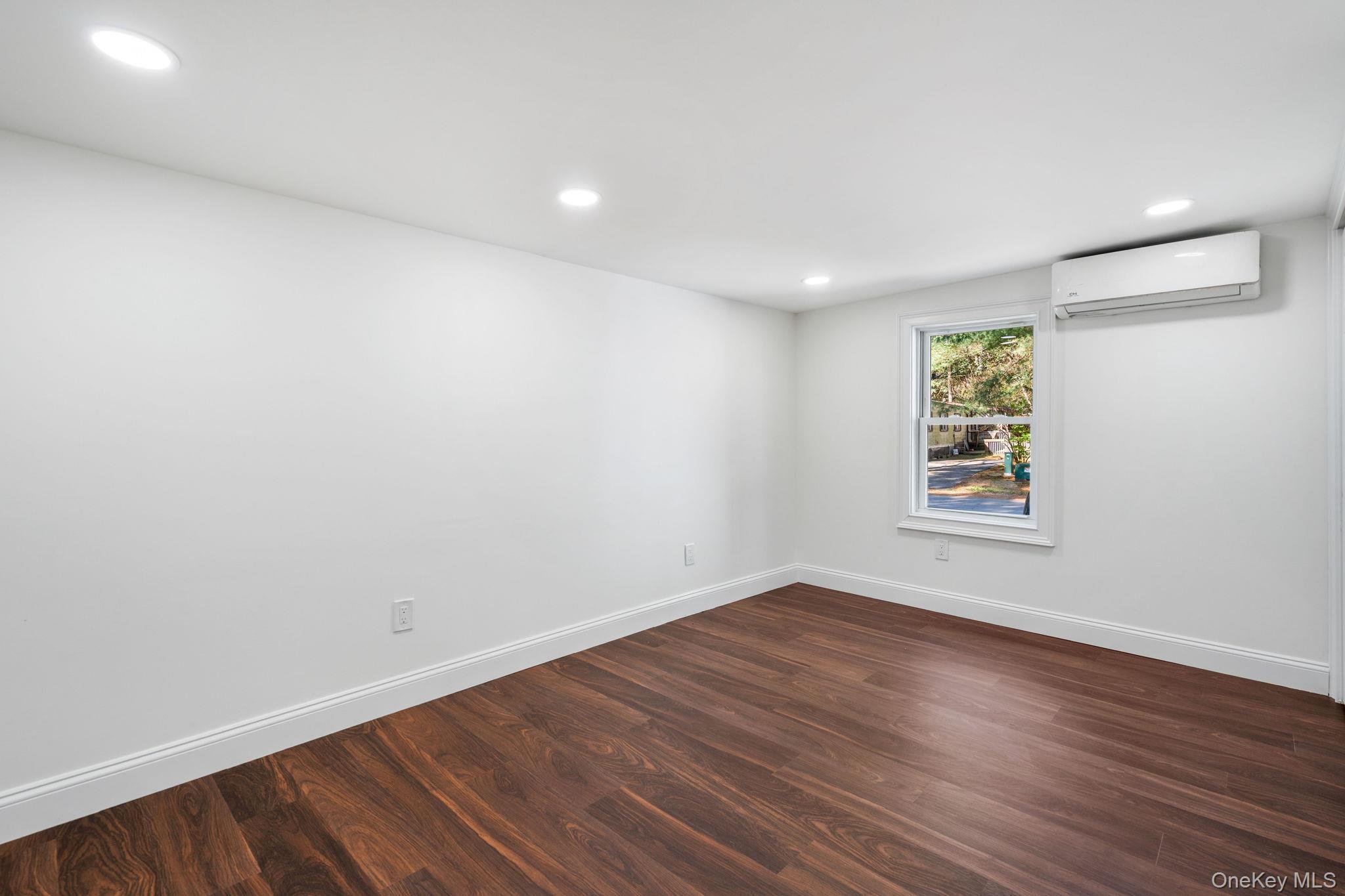 Single Family Oxford Circle Sullivan County, NY 12759, MLS-929417-20