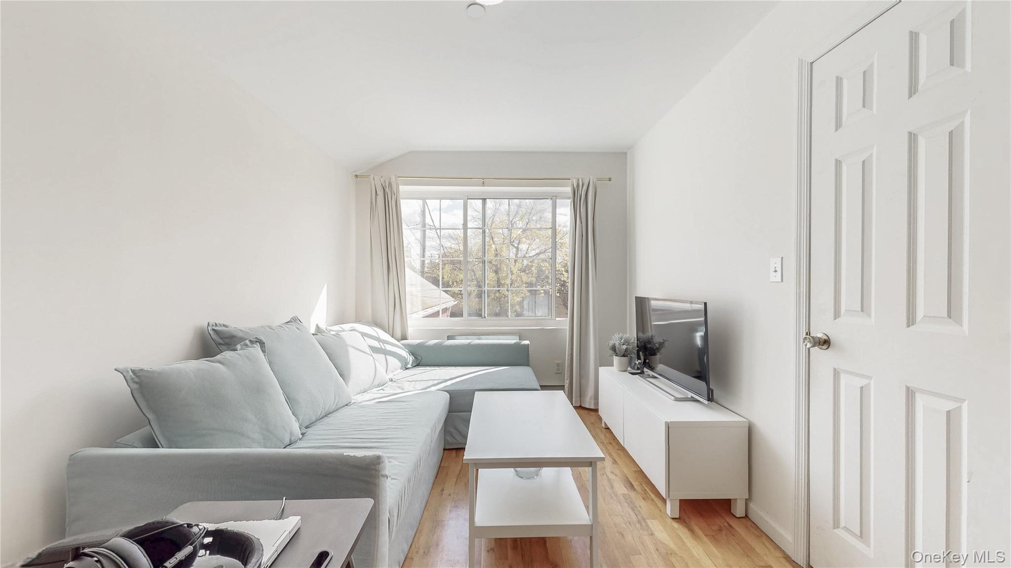 Single Family 14th  Queens, NY 11357, MLS-929467-12