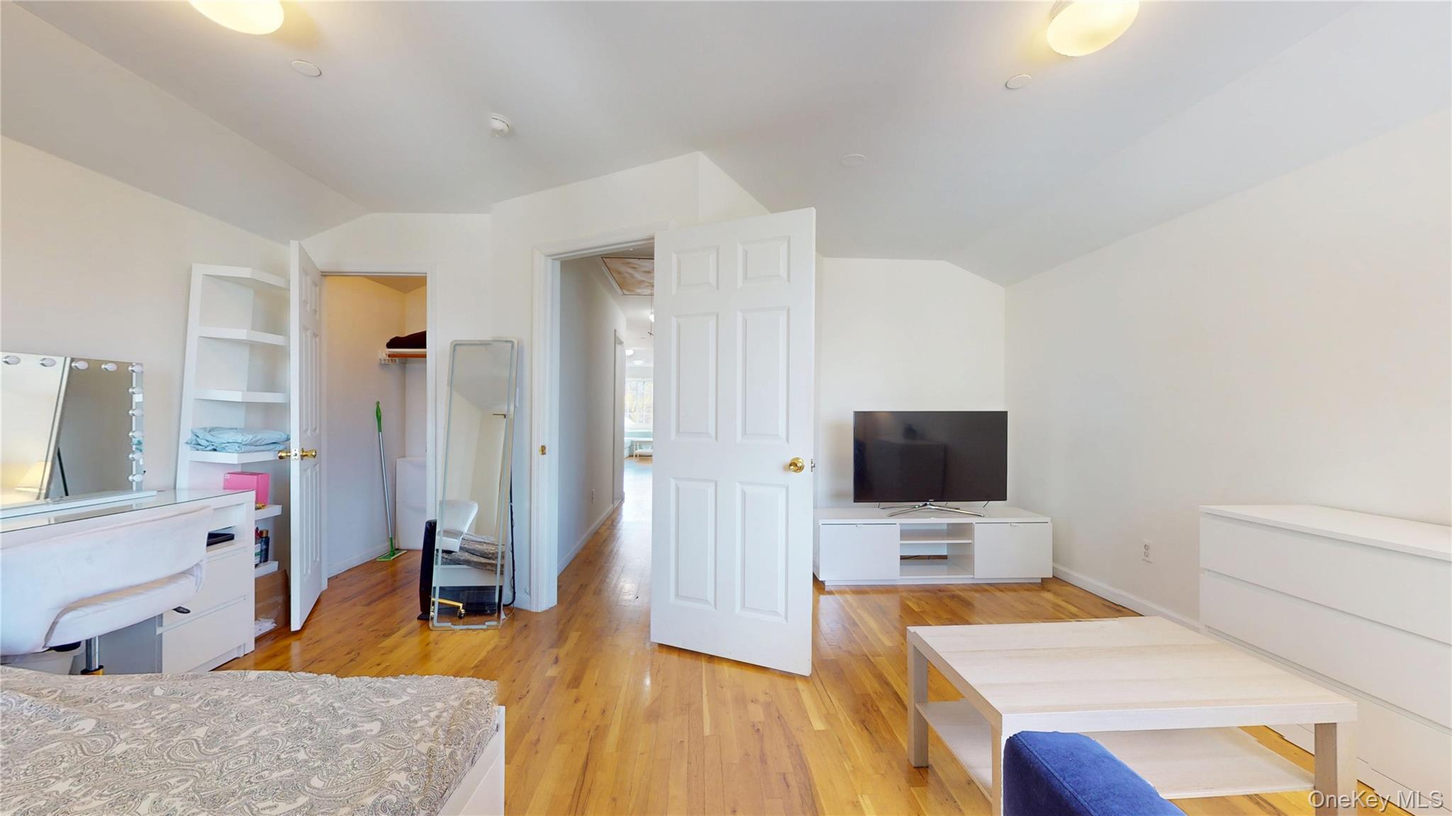 Single Family 14th  Queens, NY 11357, MLS-929467-21