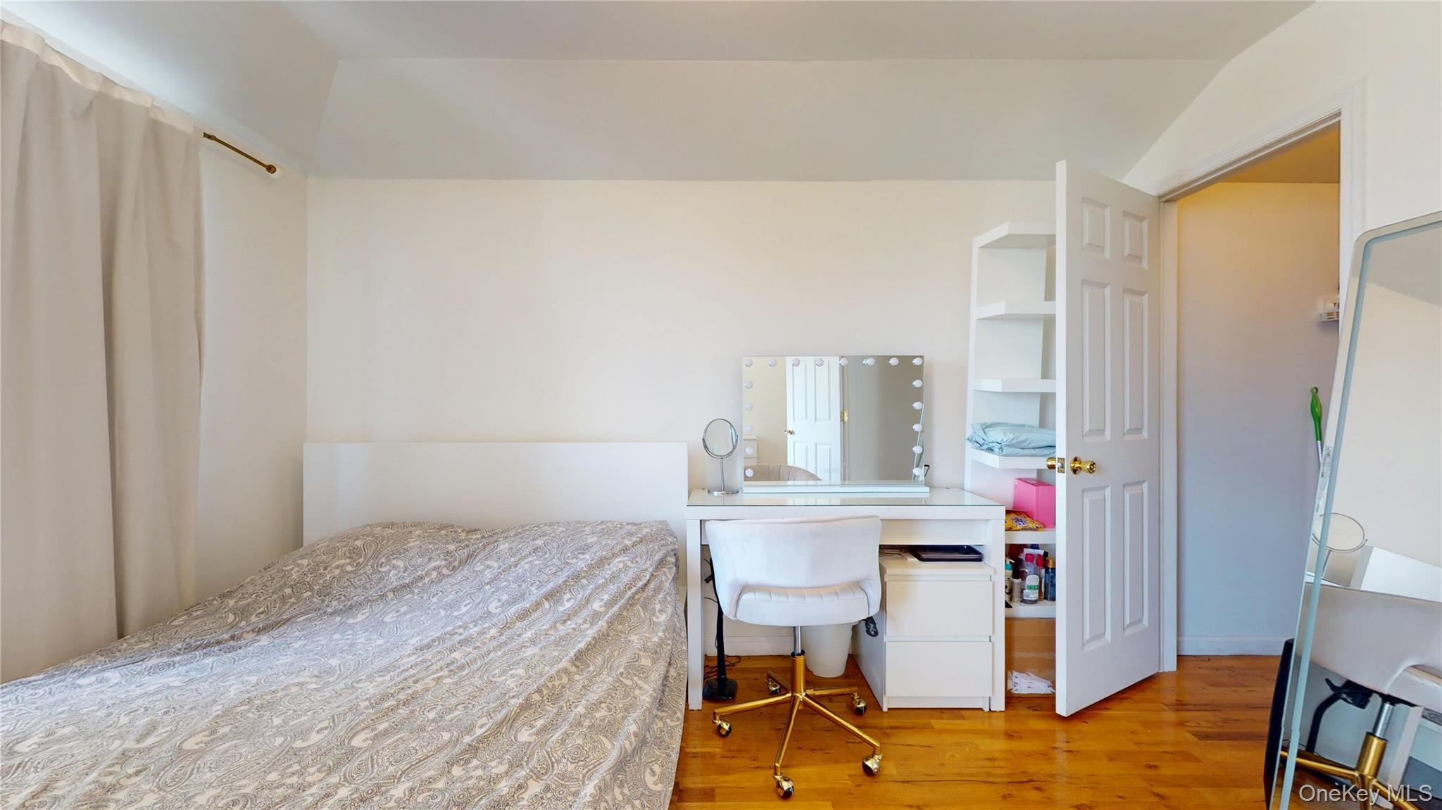 Single Family 14th  Queens, NY 11357, MLS-929467-23