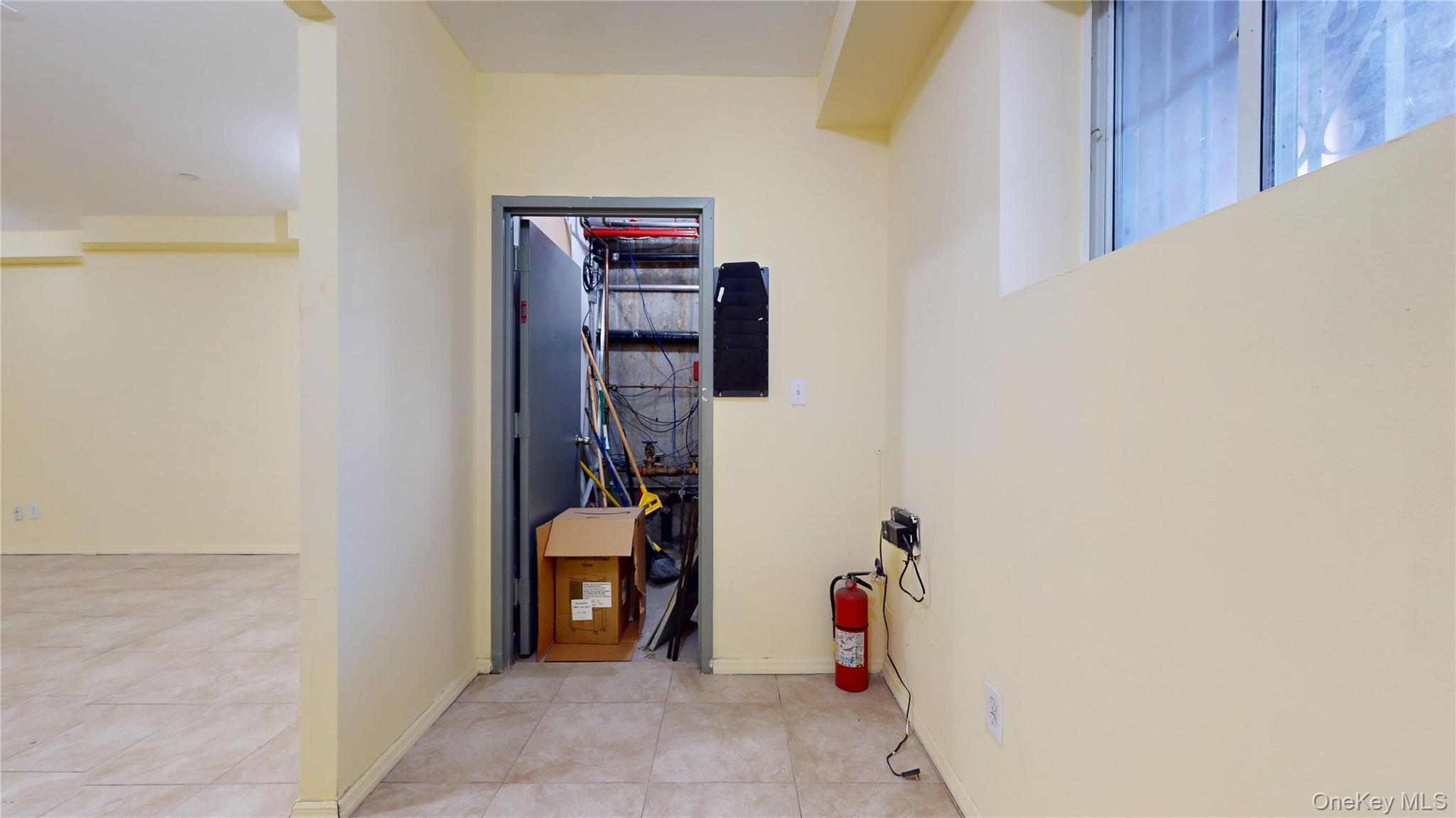 Single Family 14th  Queens, NY 11357, MLS-929467-25