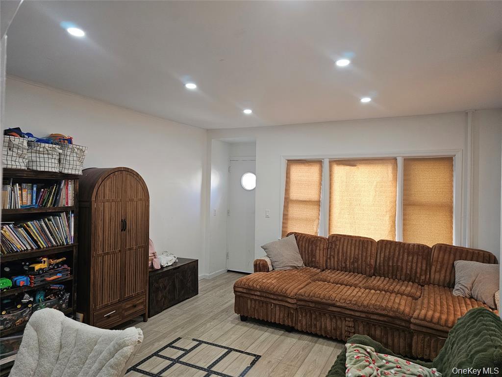 Single Family Morris Nassau County, NY 11096, MLS-929505-5