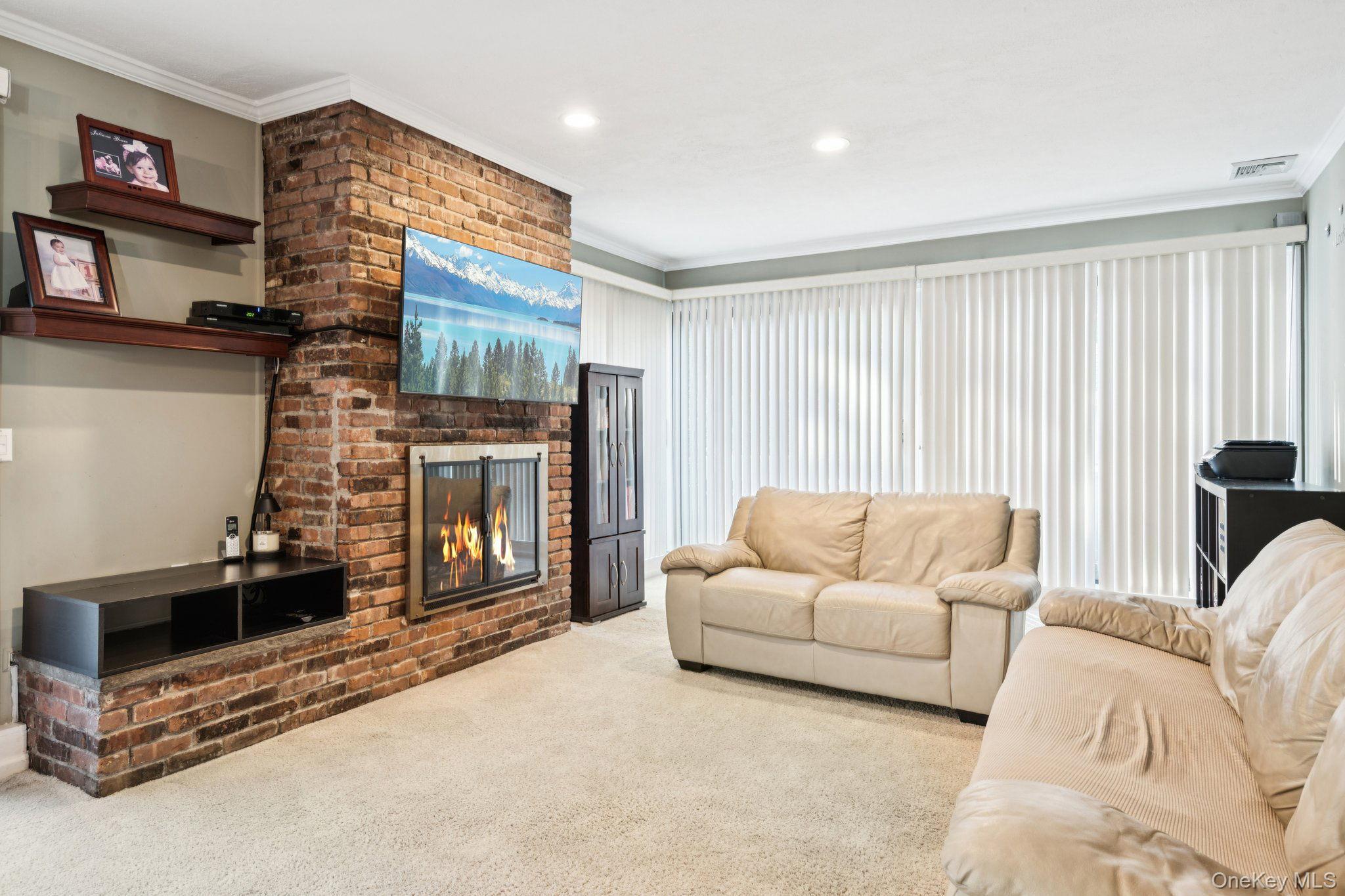 Single Family Colonial  Suffolk County, NY 11743, MLS-929511-10