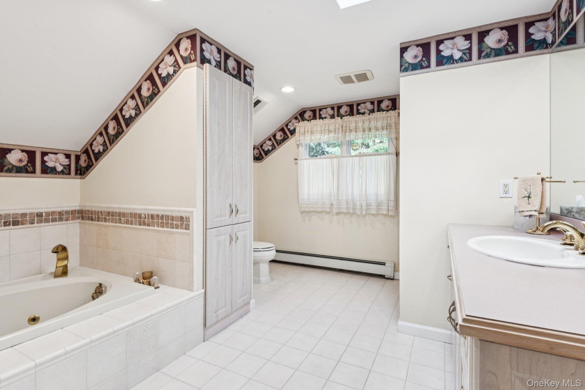 Single Family Colonial  Suffolk County, NY 11743, MLS-929511-31