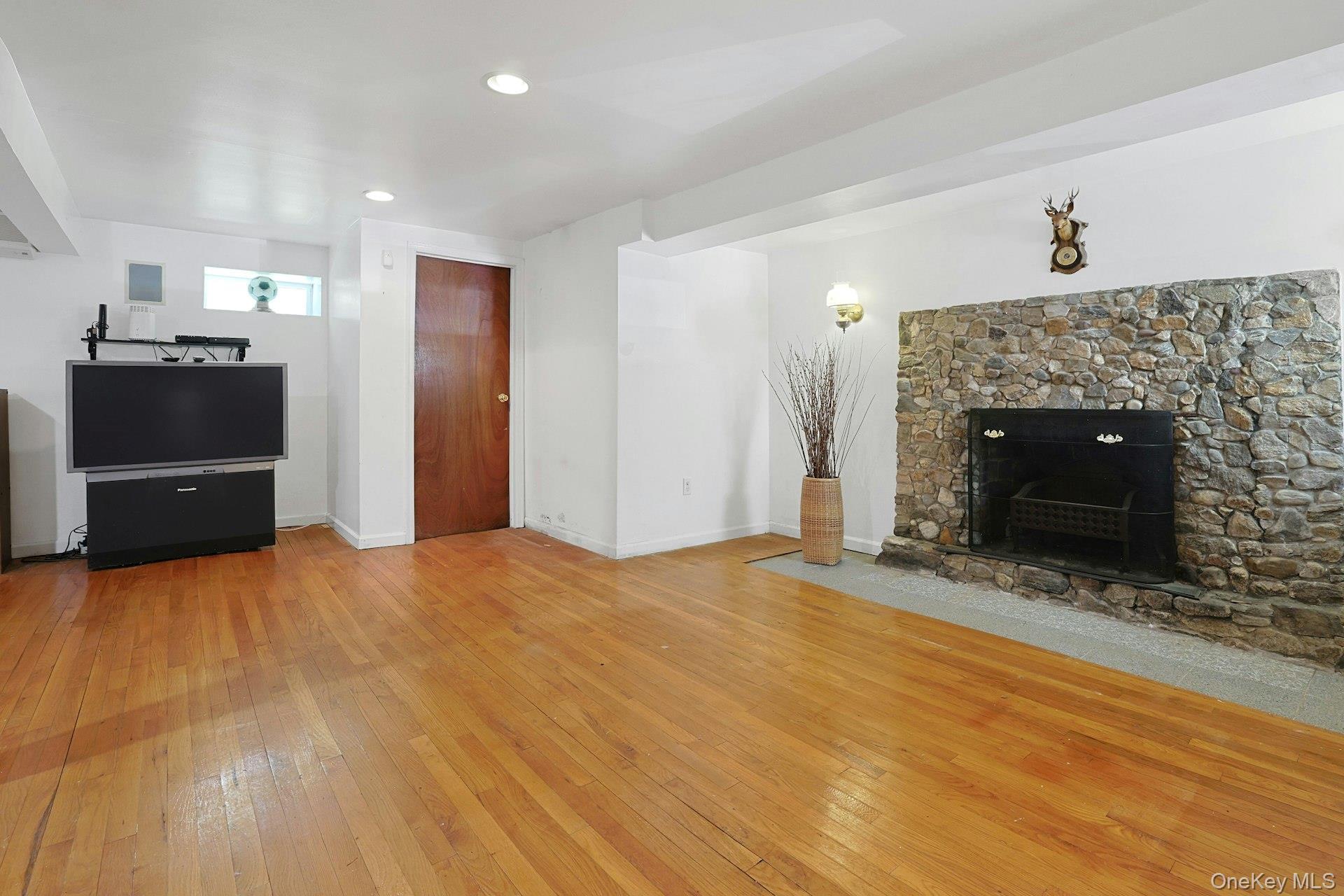 Single Family Nanny Hagen  Westchester County, NY 10594, MLS-929514-31