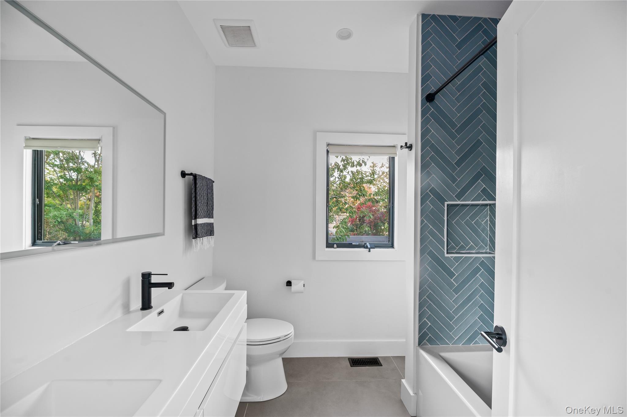 Single Family Atlantic Suffolk County, NY 11770, MLS-929539-11