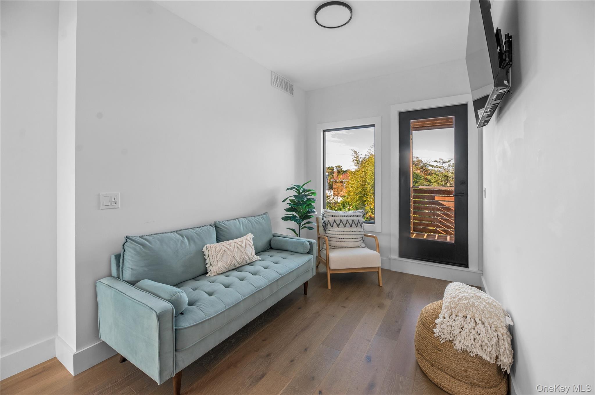 Single Family Atlantic Suffolk County, NY 11770, MLS-929539-17