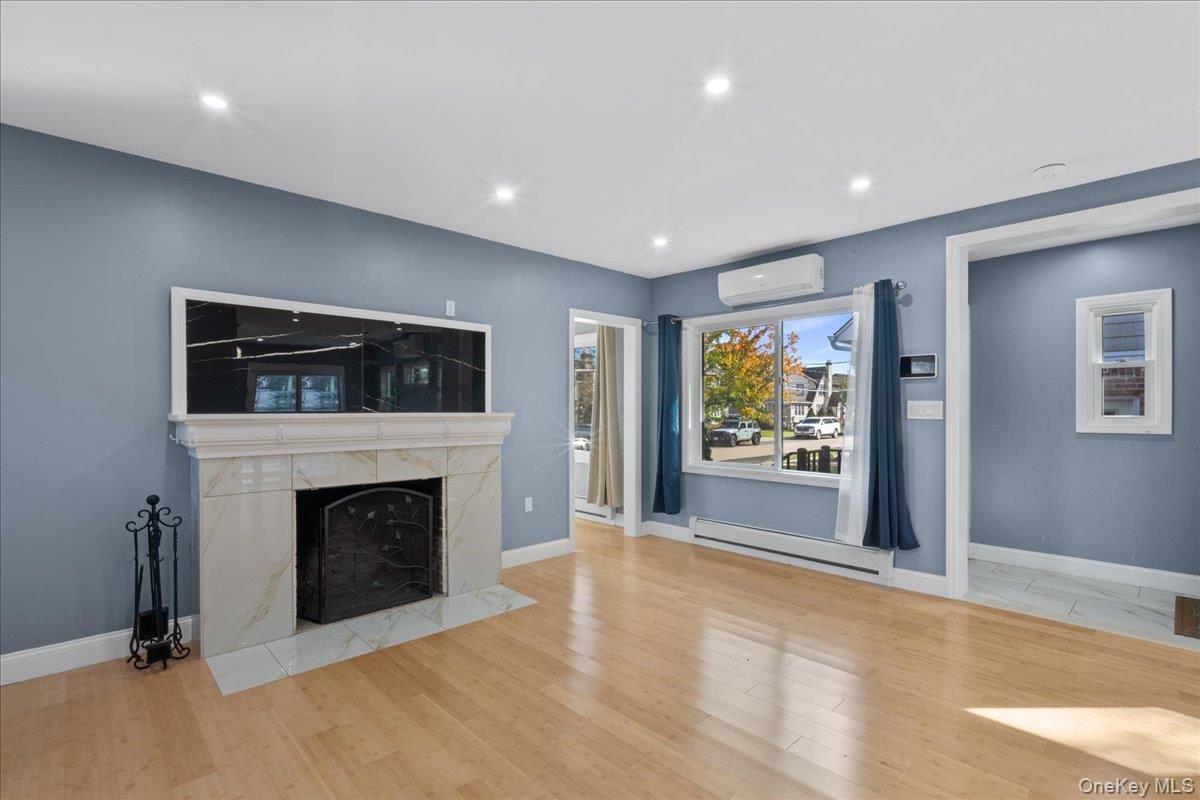 Single Family Whittier  Nassau County, NY 11563, MLS-929542-12