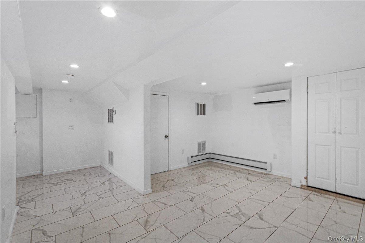 Single Family Whittier  Nassau County, NY 11563, MLS-929542-28