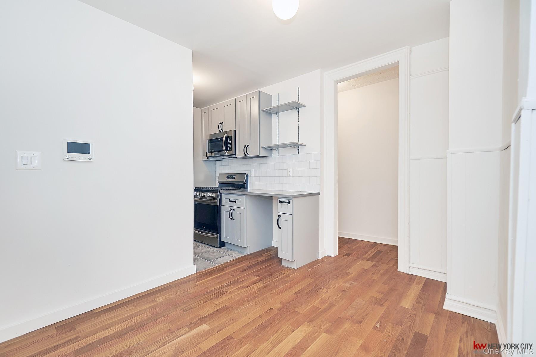 Single Family College  Bronx, NY 10456, MLS-929549-19
