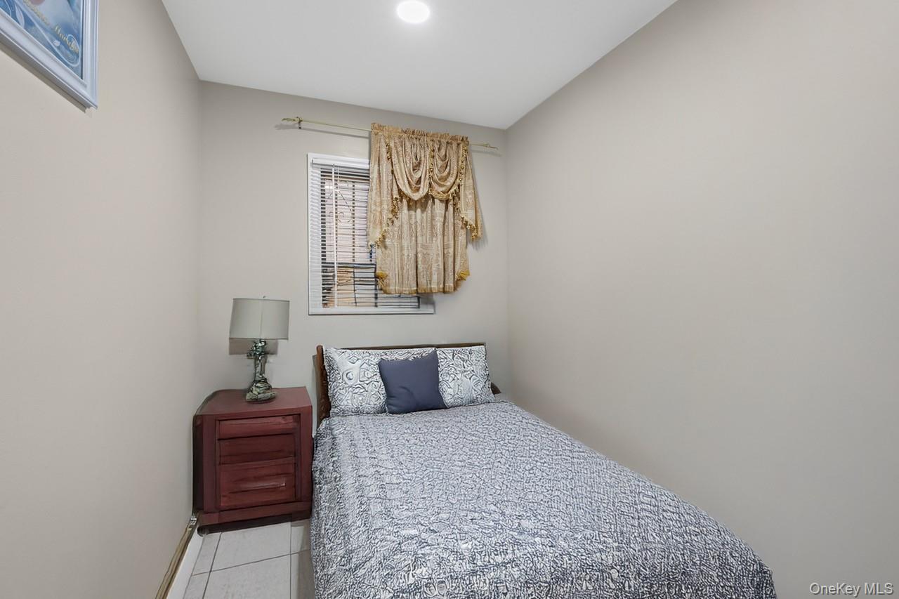 Single Family Union  Nassau County, NY 11550, MLS-929567-11