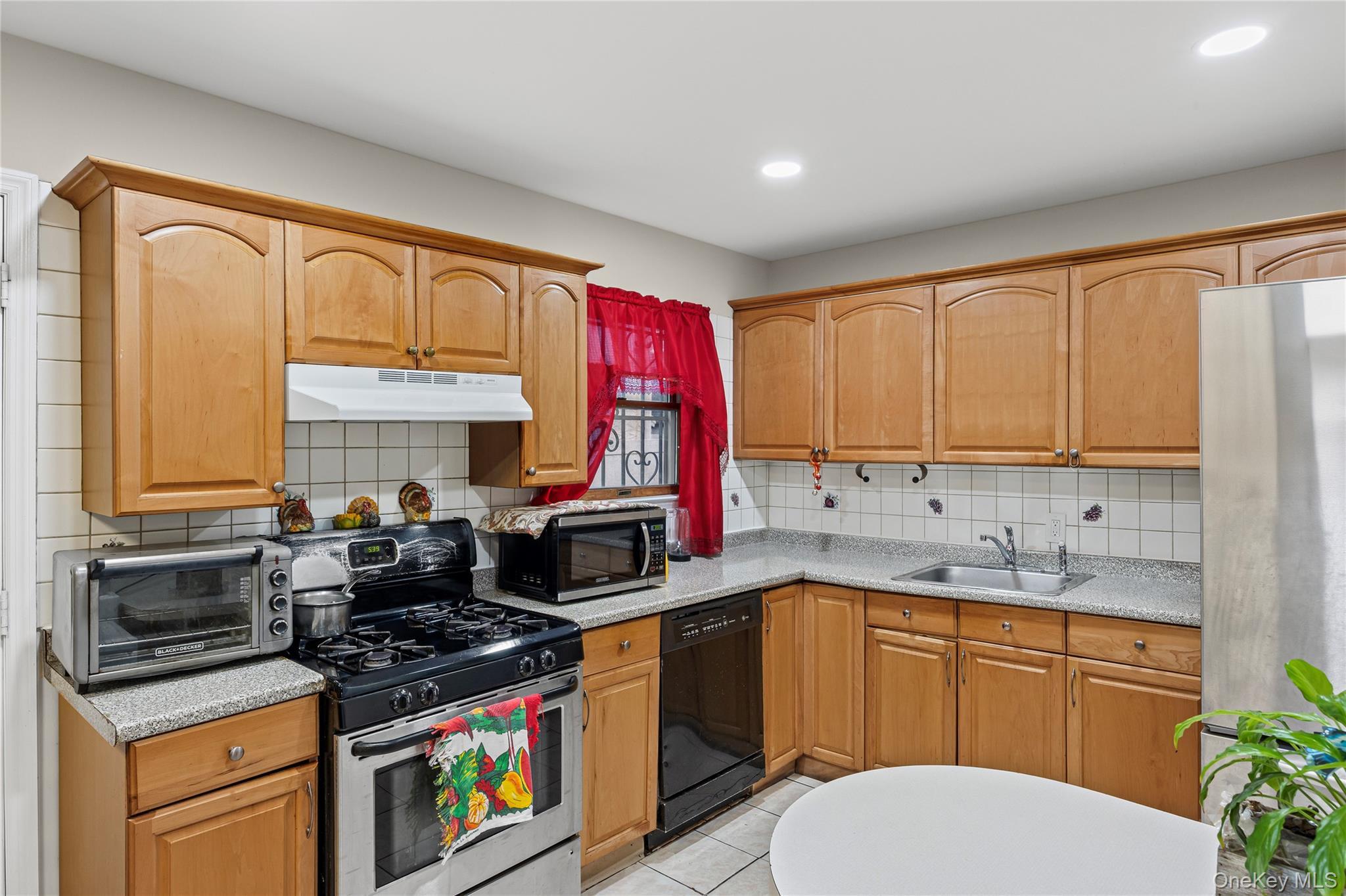 Single Family Union  Nassau County, NY 11550, MLS-929567-2