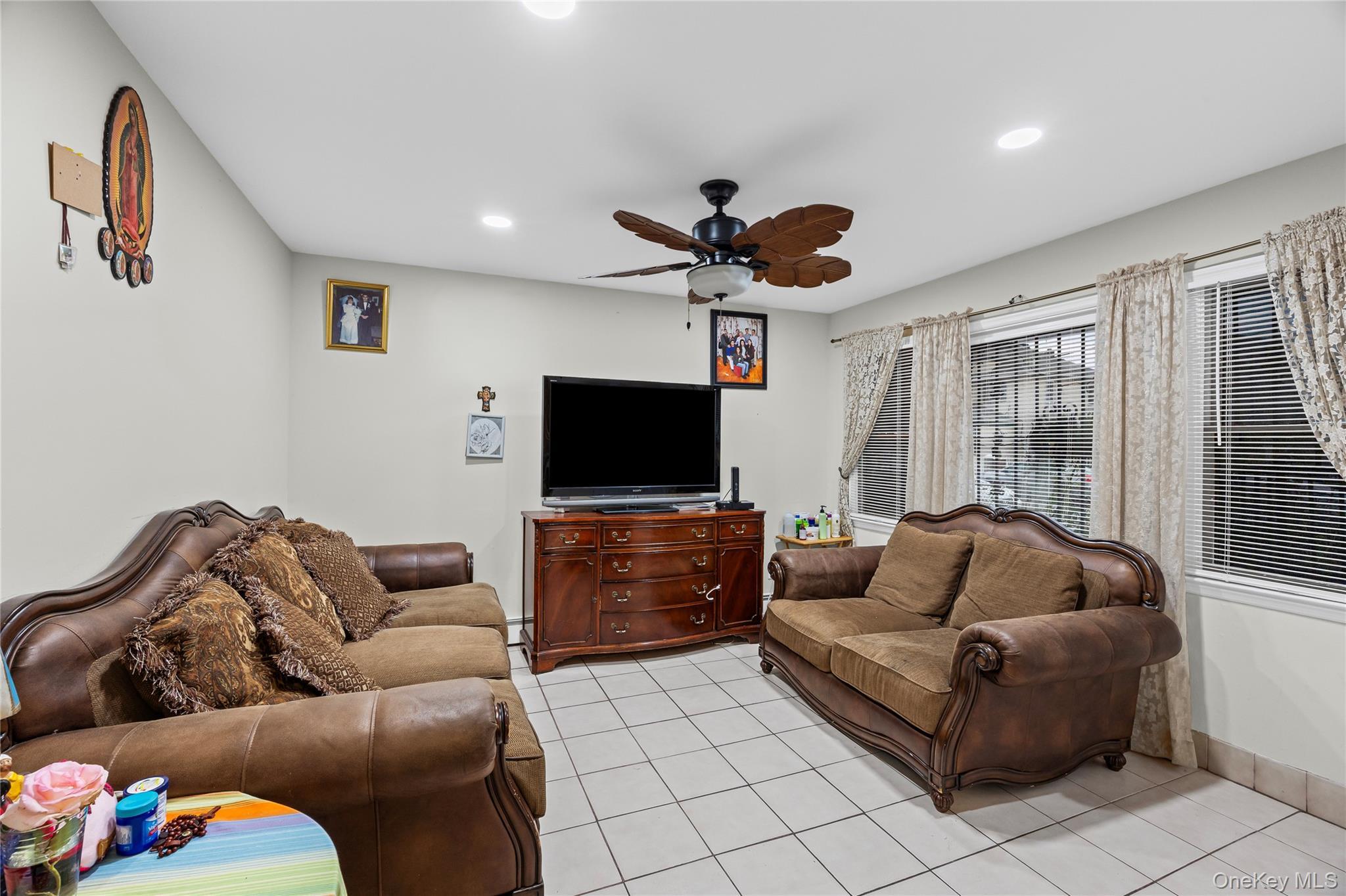 Single Family Union  Nassau County, NY 11550, MLS-929567-5