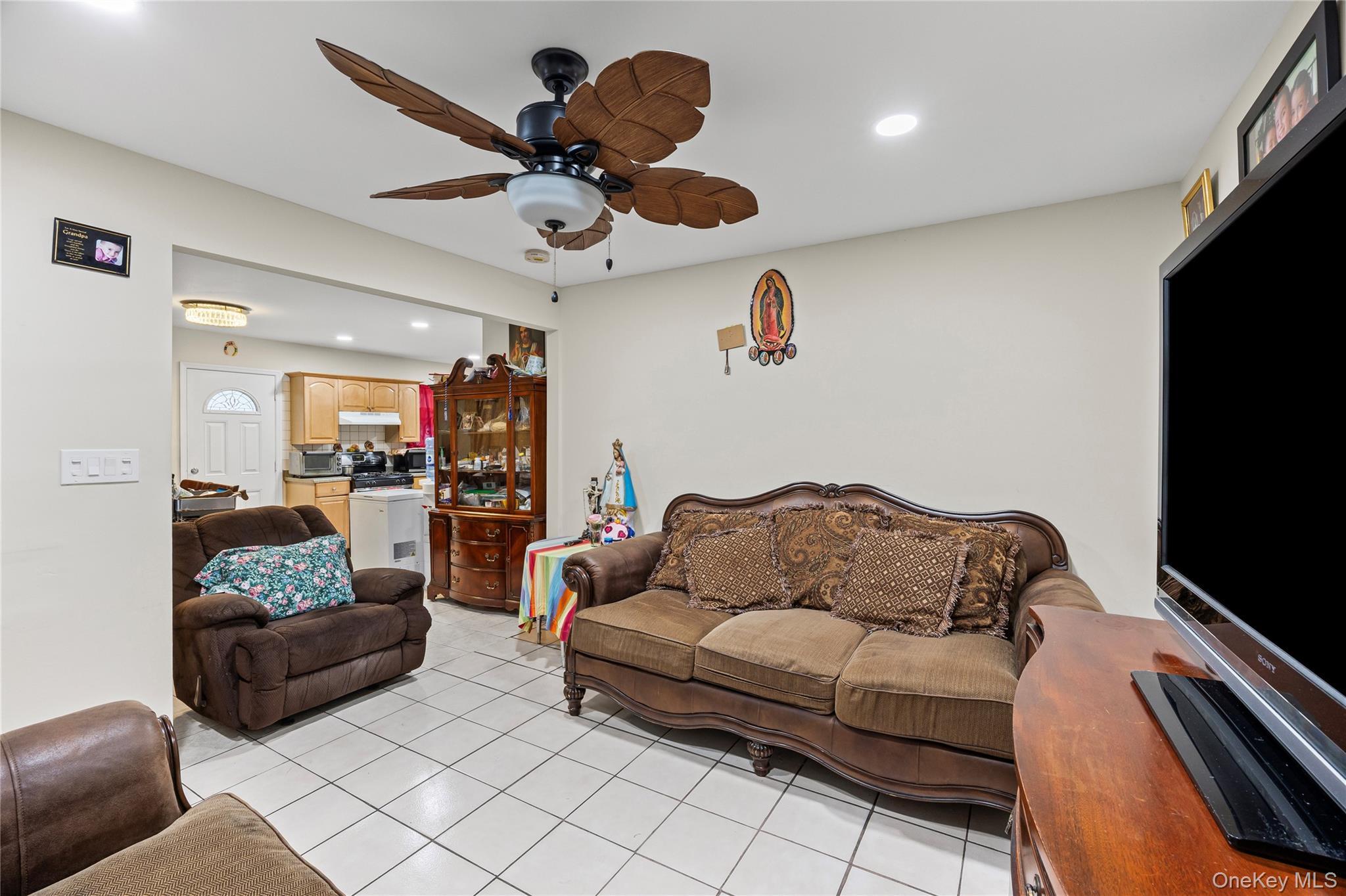 Single Family Union  Nassau County, NY 11550, MLS-929567-8