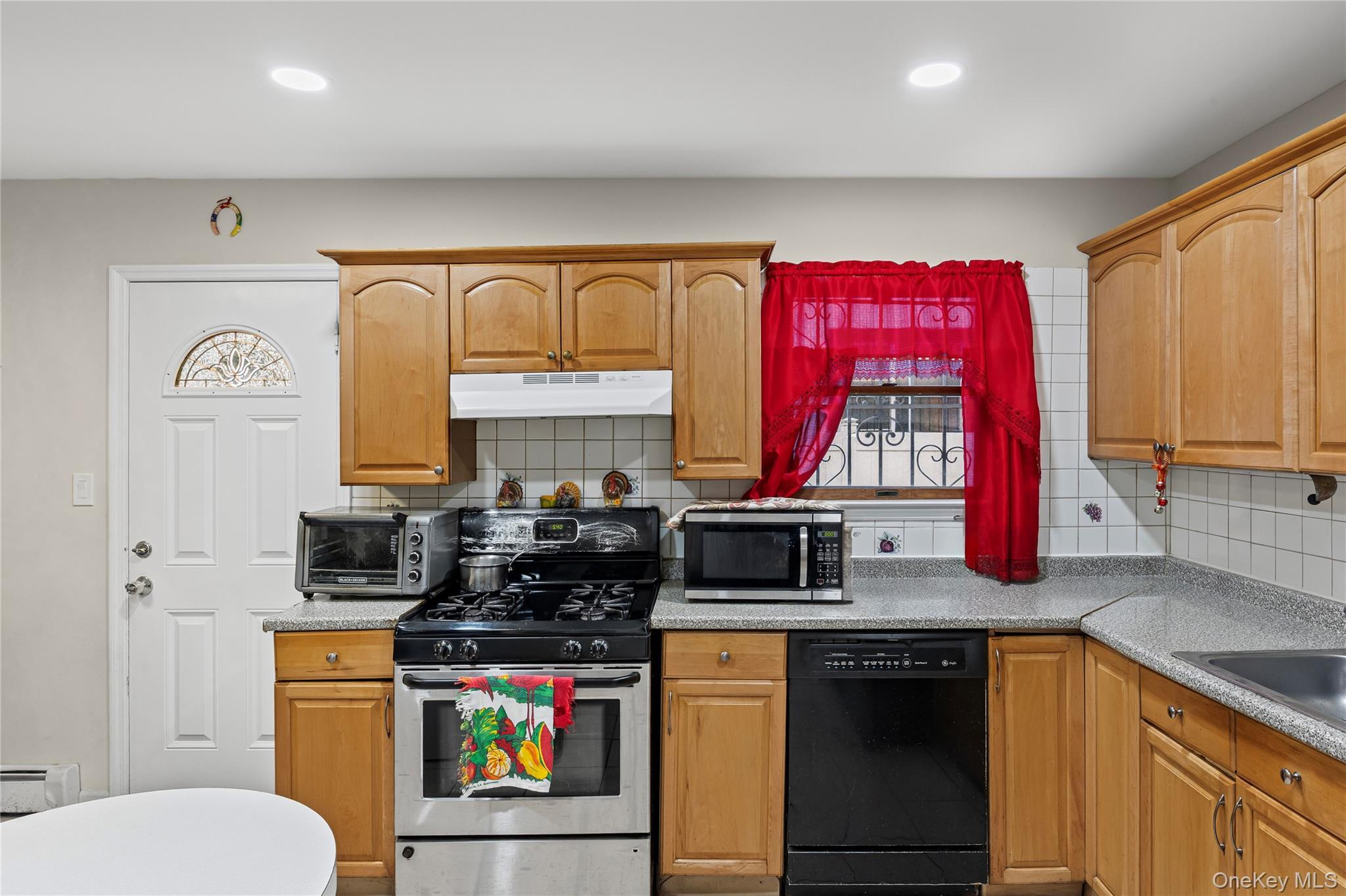 Single Family Union  Nassau County, NY 11550, MLS-929567-9