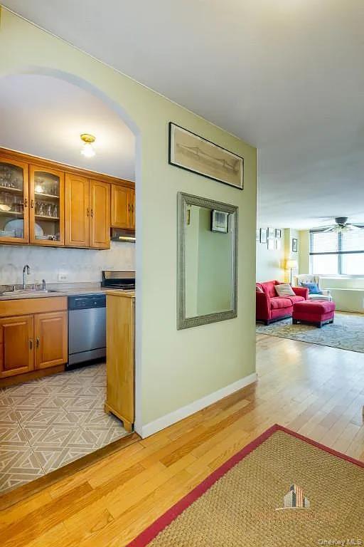 Apartment 93rd  Manhattan, NY 10128, MLS-929568-5