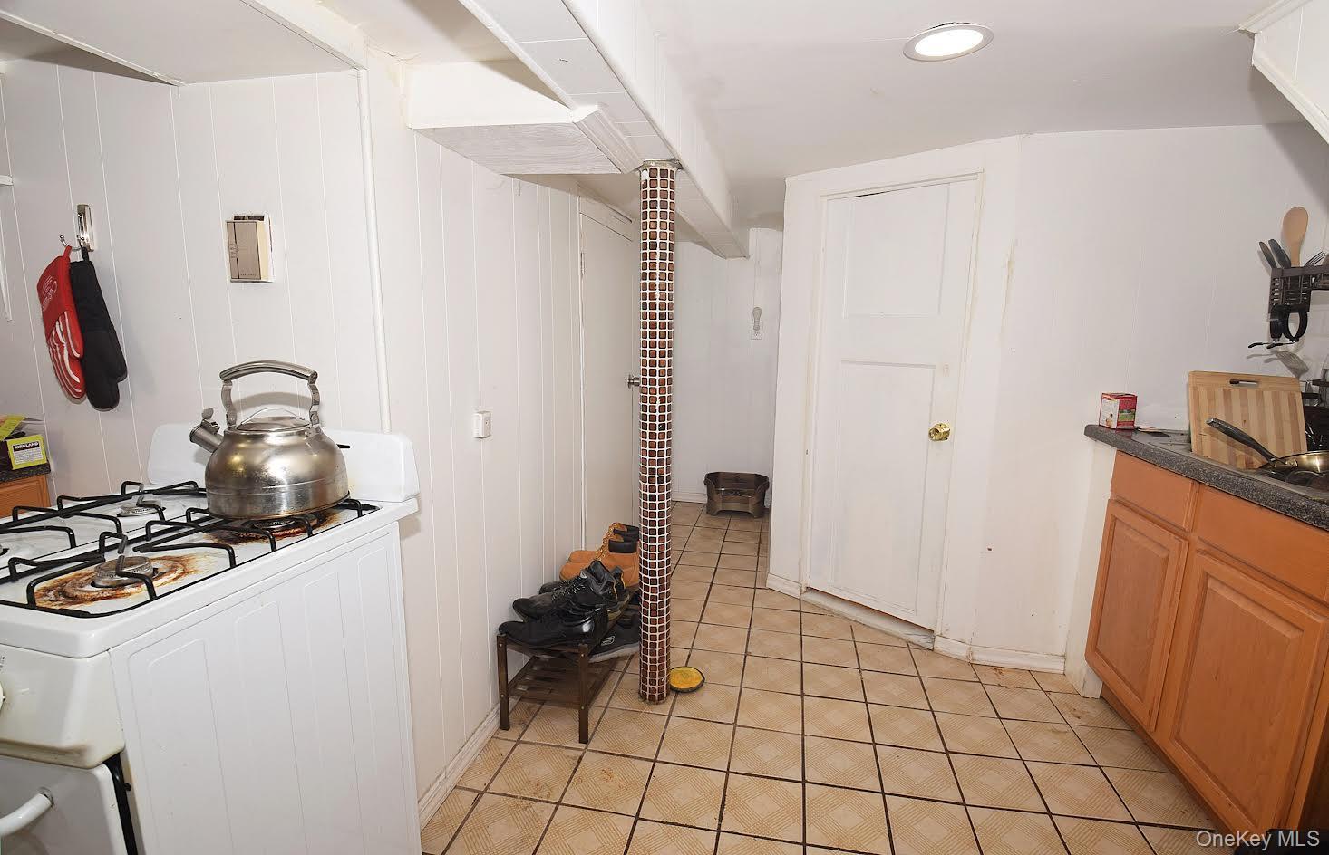 Single Family 81st  Queens, NY 11432, MLS-929614-7