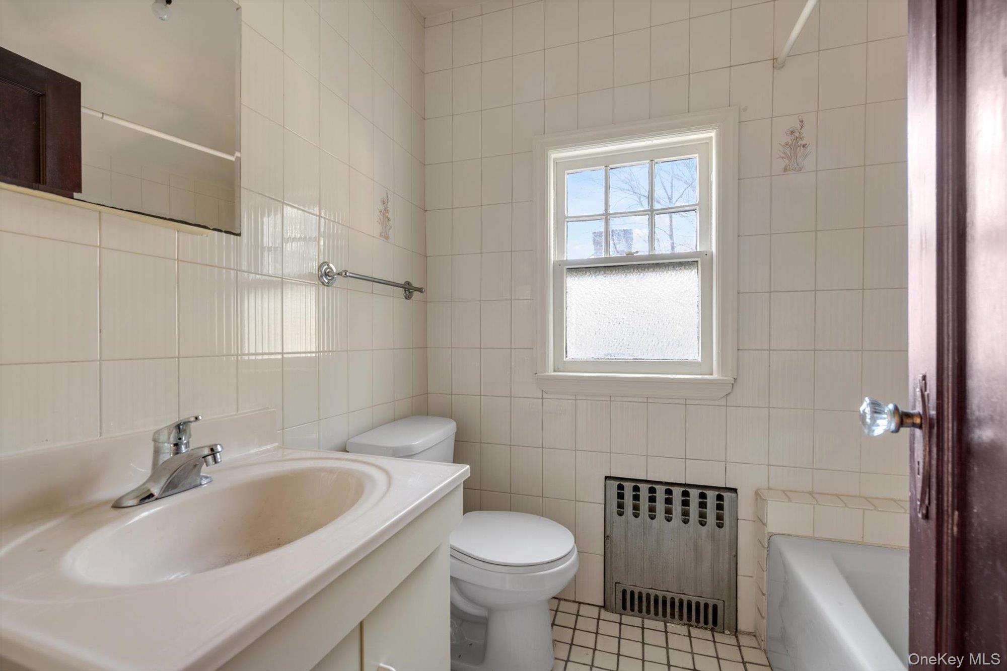 Single Family Northern Nassau County, NY 11576, MLS-929624-11