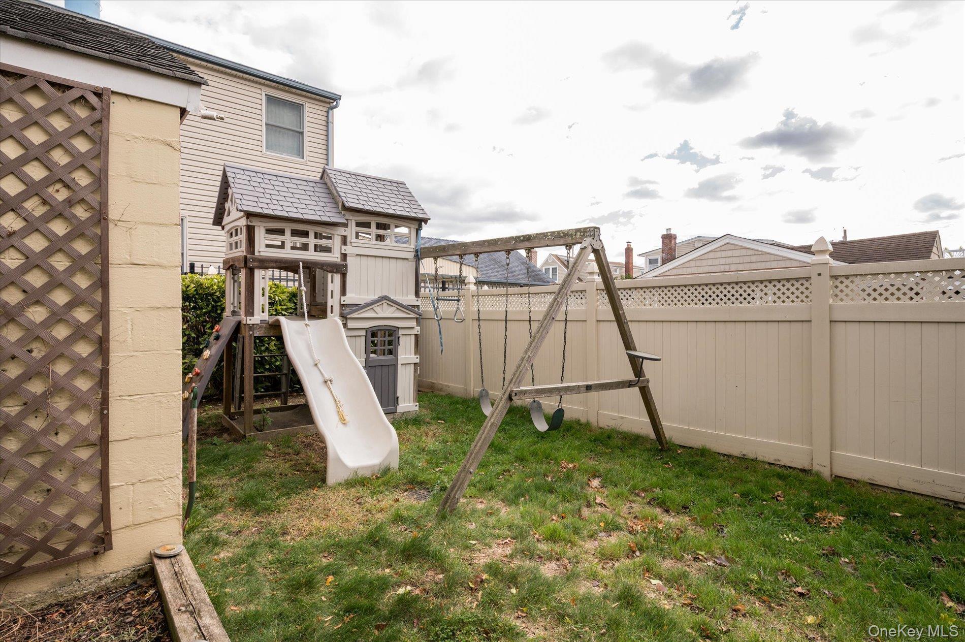 Single Family Caroline Nassau County, NY 11530, MLS-929631-28