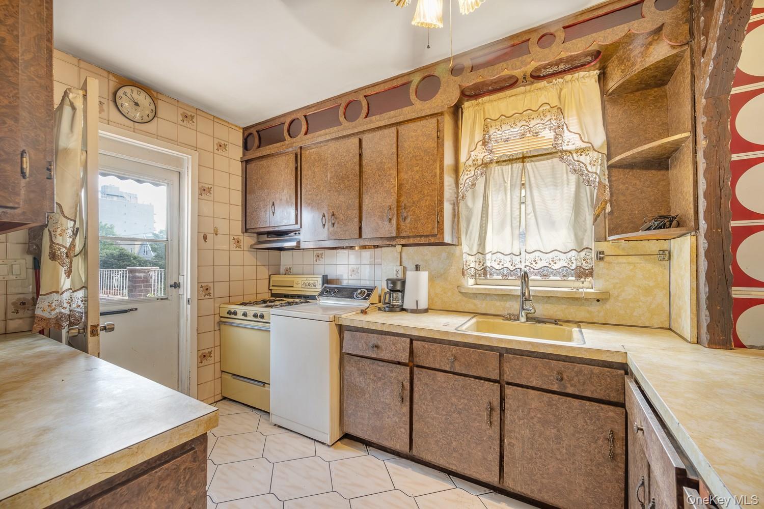 Single Family Astoria Queens, NY 11102, MLS-929645-10