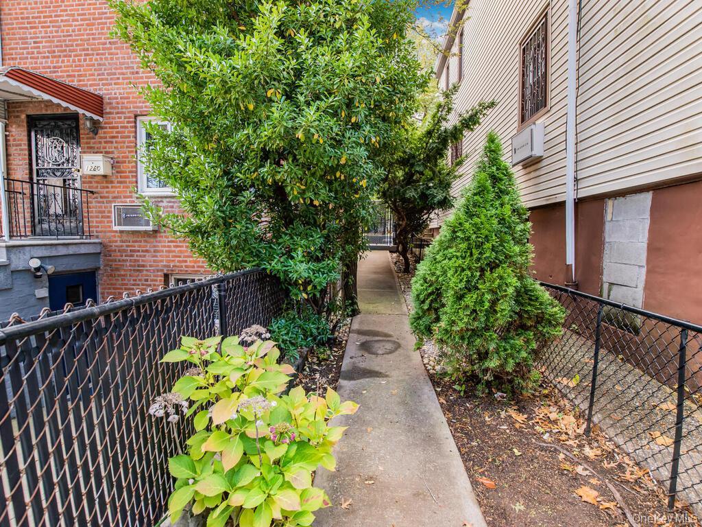 Single Family Adee  Bronx, NY 10469, MLS-929672-2