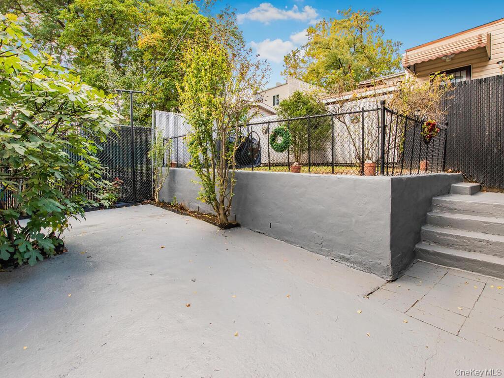 Single Family Adee  Bronx, NY 10469, MLS-929672-20