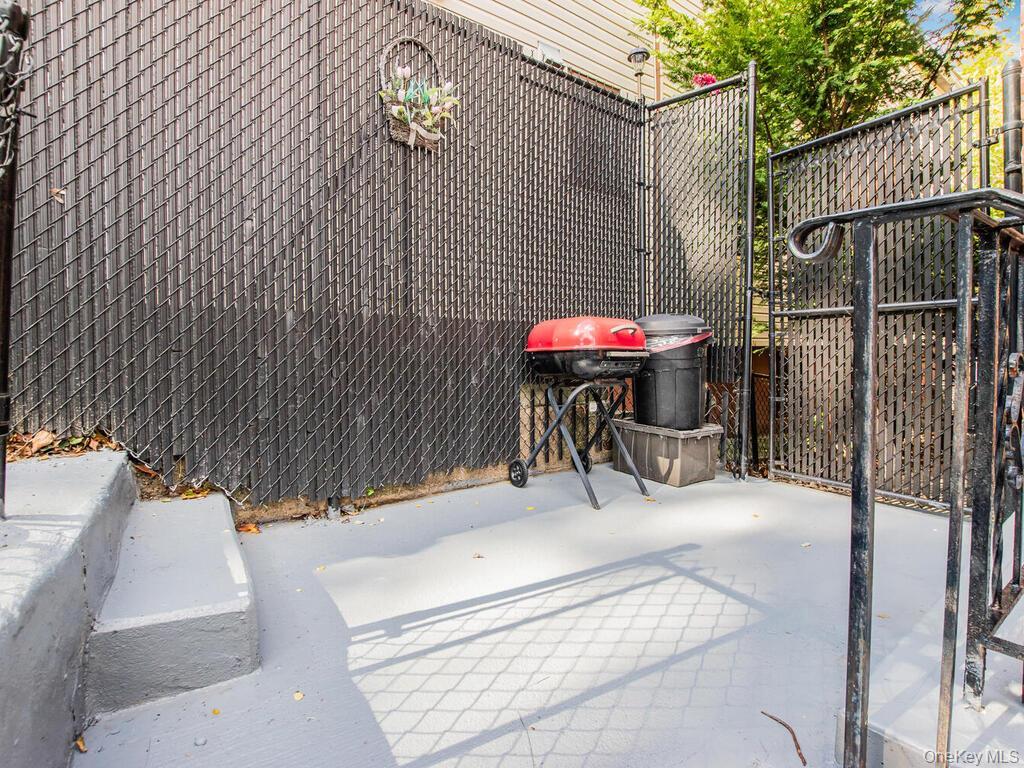 Single Family Adee  Bronx, NY 10469, MLS-929672-21