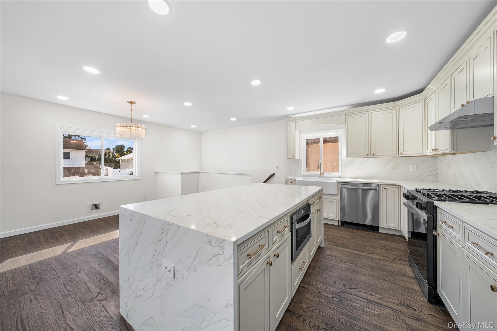 Single Family Briarwood Nassau County, NY 11803, MLS-929688-11