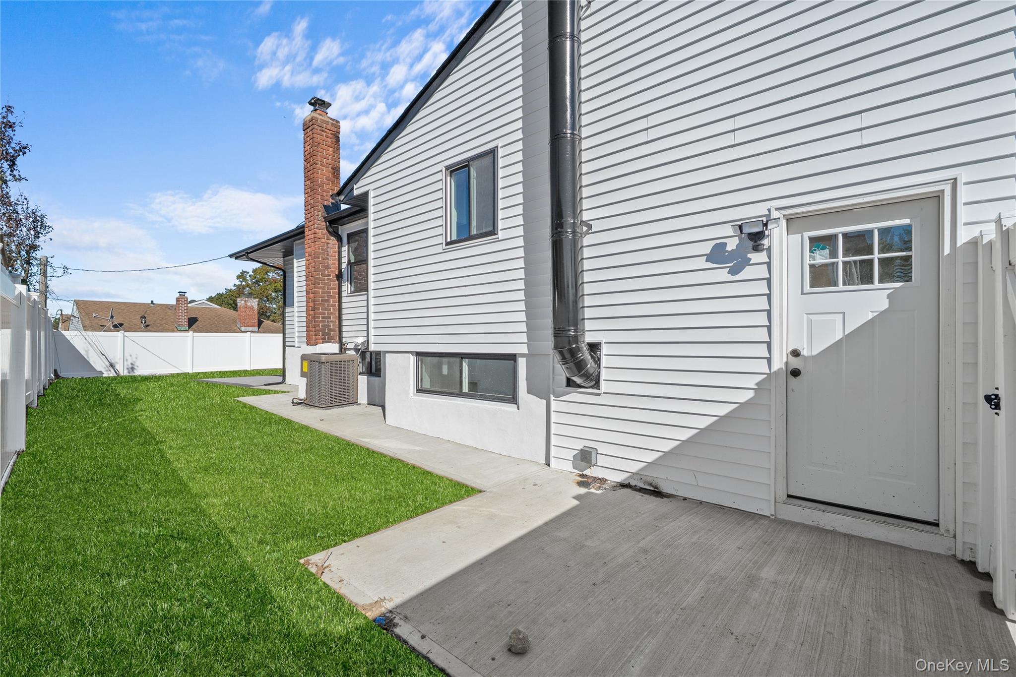 Single Family Briarwood Nassau County, NY 11803, MLS-929688-23