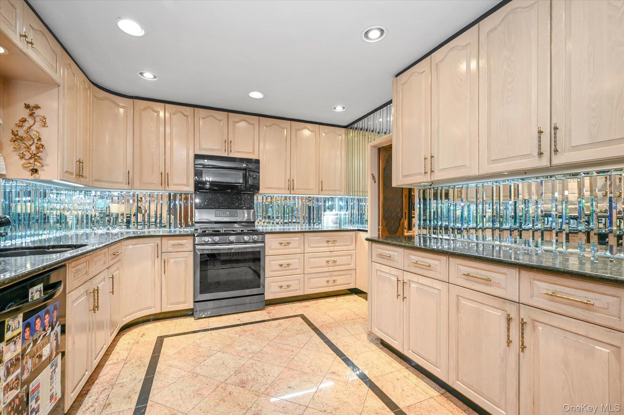 Single Family 70th Queens, NY 11367, MLS-929689-6