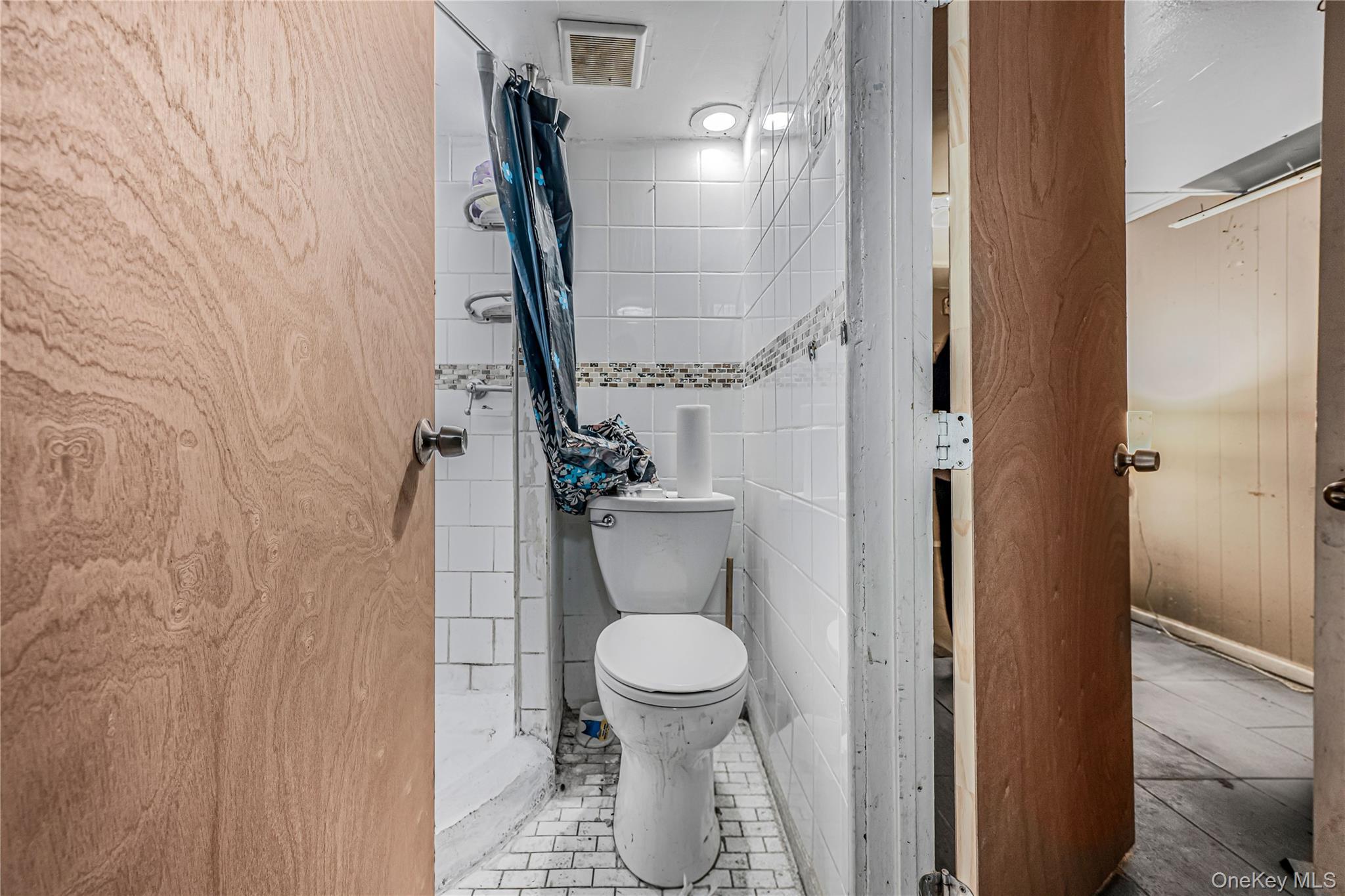 Single Family Troutville  Queens, NY 11434, MLS-929710-24