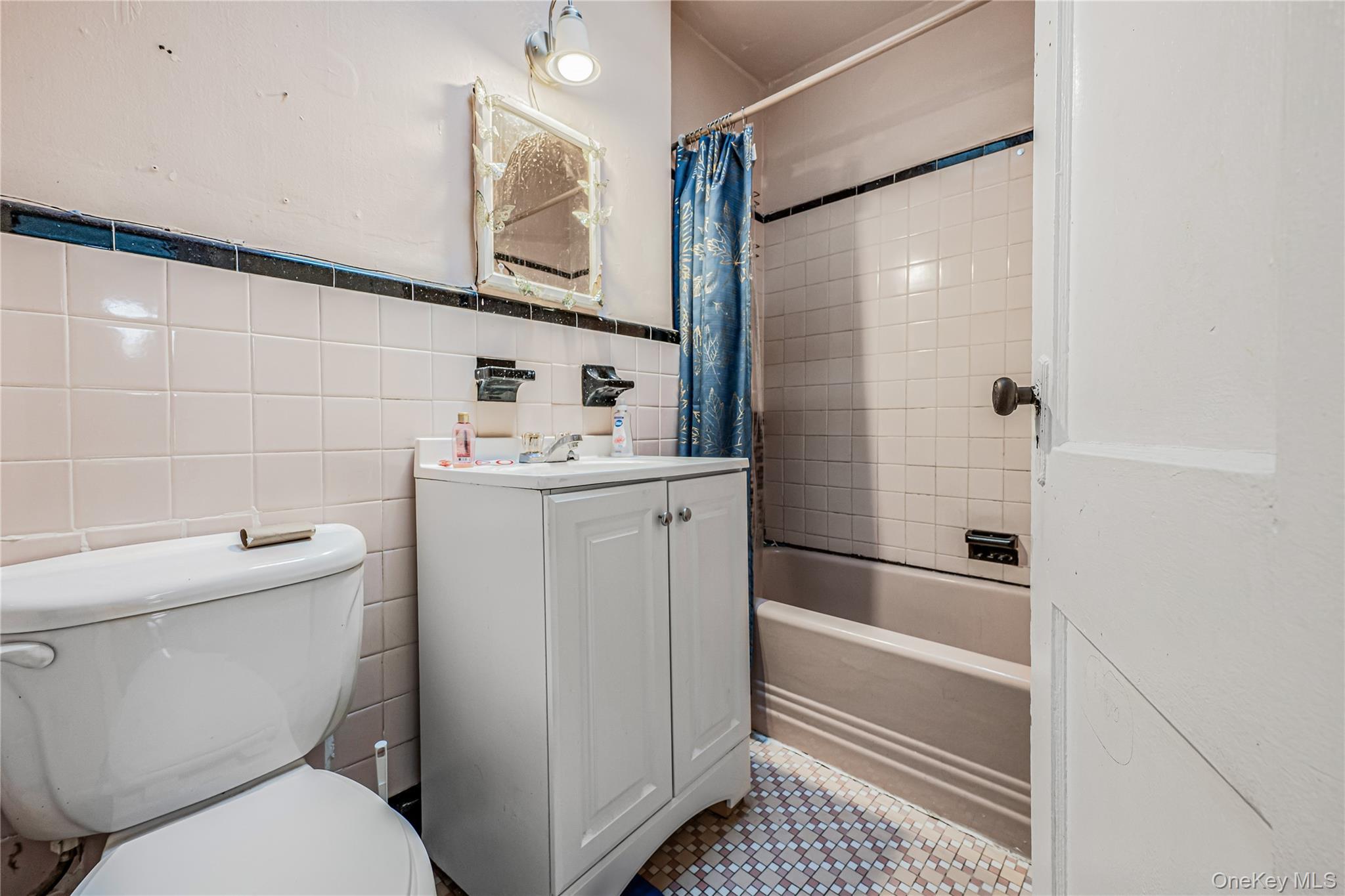 Single Family Troutville  Queens, NY 11434, MLS-929710-36