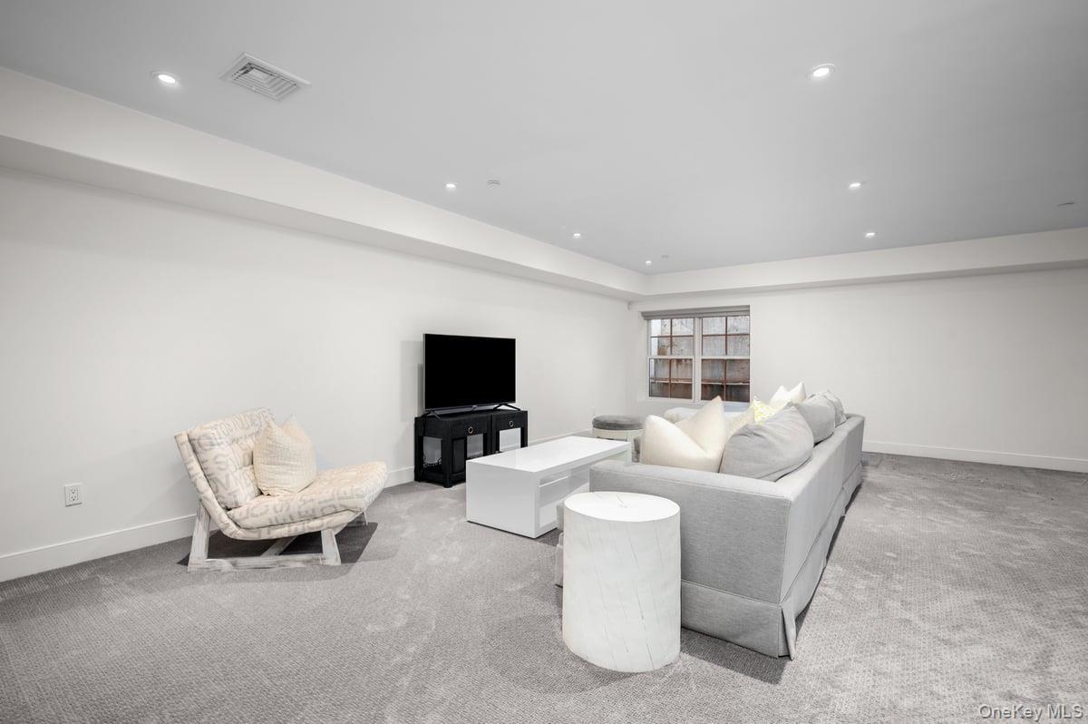 Single Family Primrose Lane Westchester County, NY 10573, MLS-929711-36