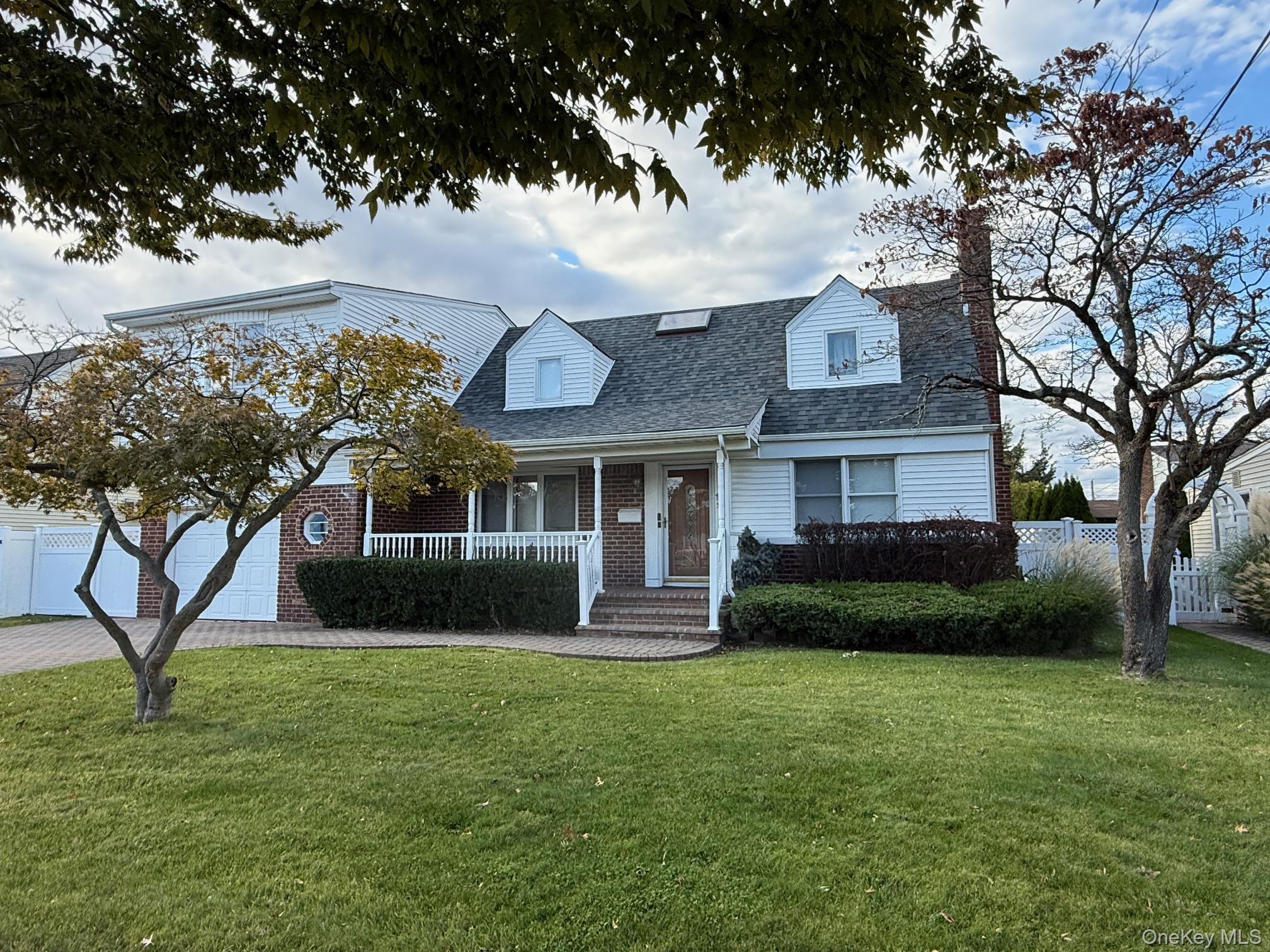 Single Family Guildford  Nassau County, NY 11552, MLS-929718-3