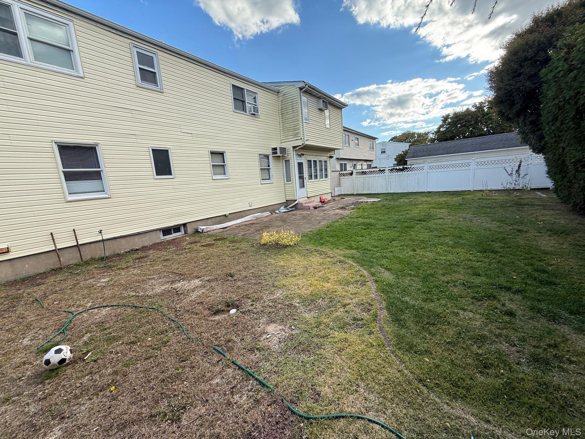 Single Family Guildford  Nassau County, NY 11552, MLS-929718-4