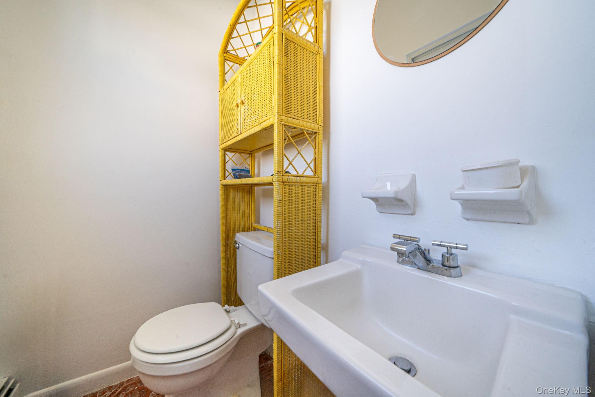 Single Family Castle Nassau County, NY 11710, MLS-929748-10