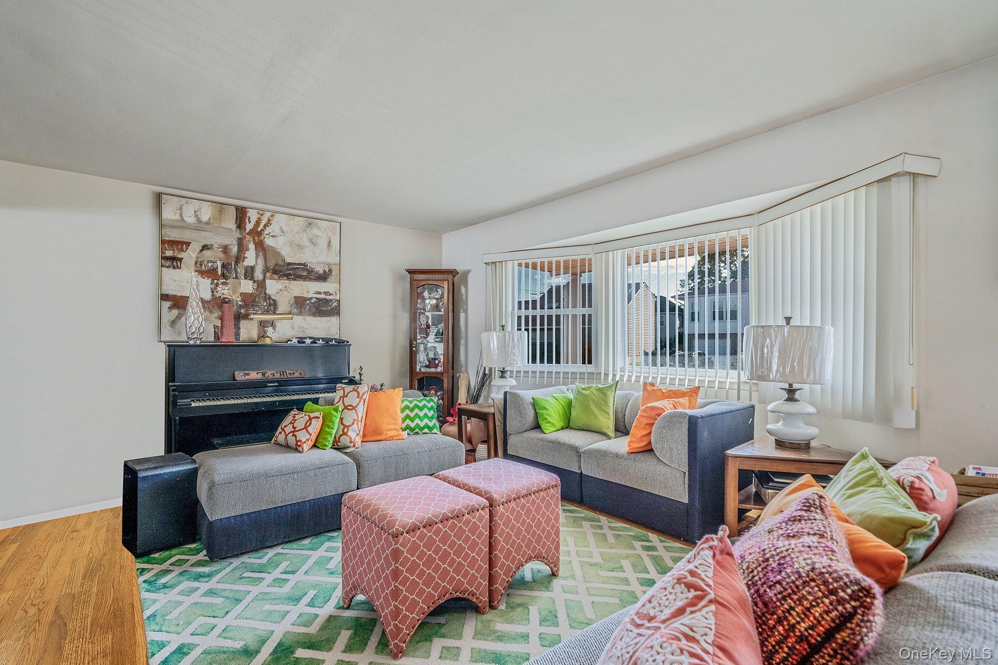 Single Family Castle Nassau County, NY 11710, MLS-929748-2