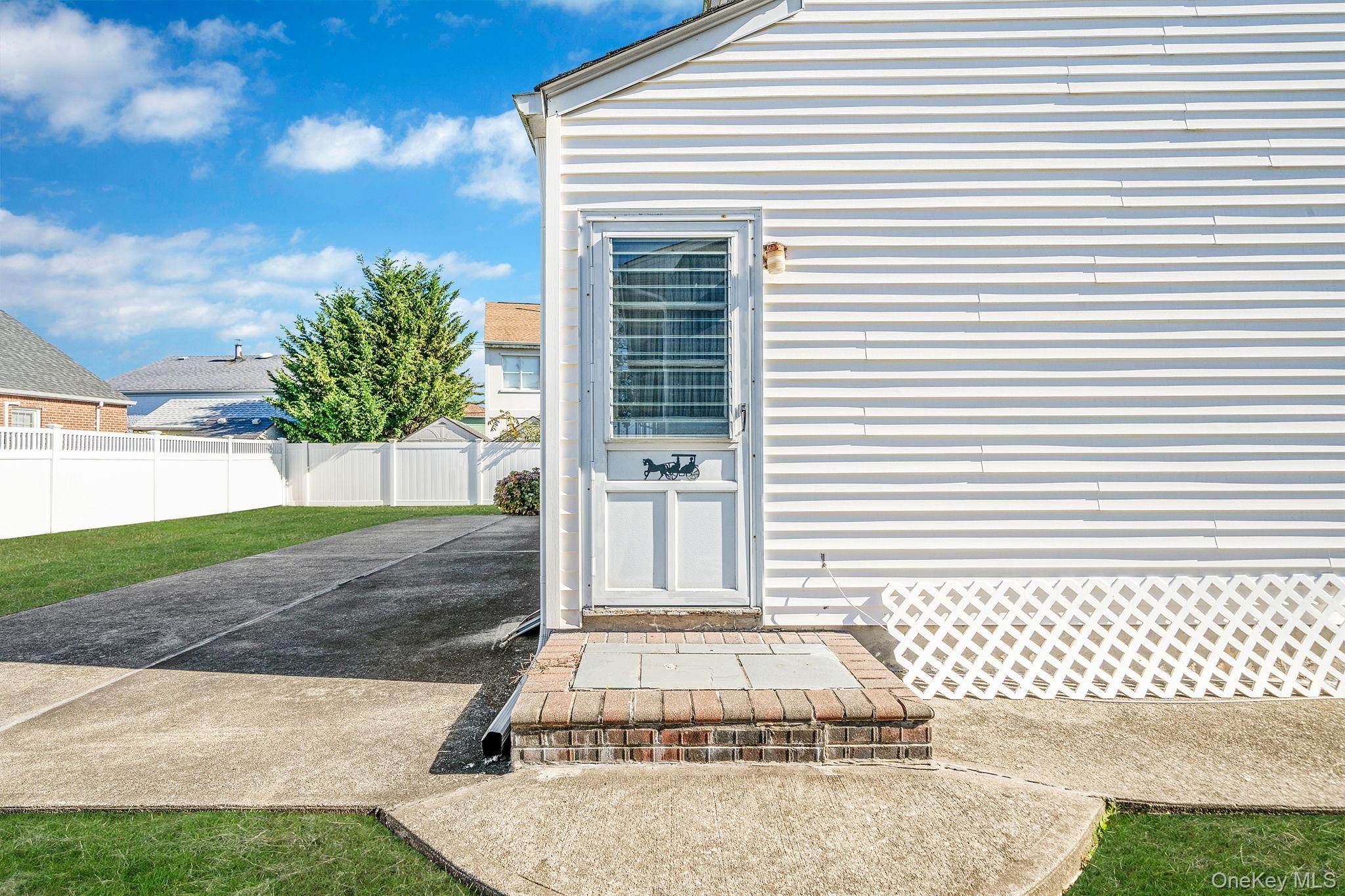 Single Family Castle Nassau County, NY 11710, MLS-929748-20