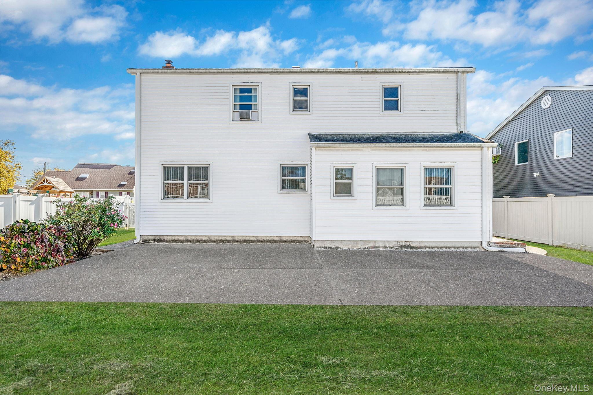 Single Family Castle  Nassau County, NY 11710, MLS-929748-22