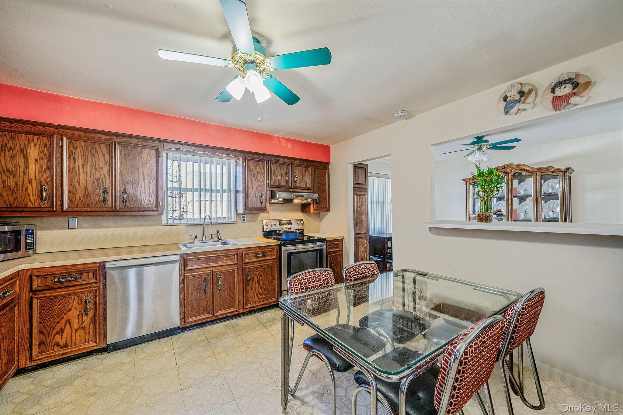 Single Family Castle Nassau County, NY 11710, MLS-929748-6