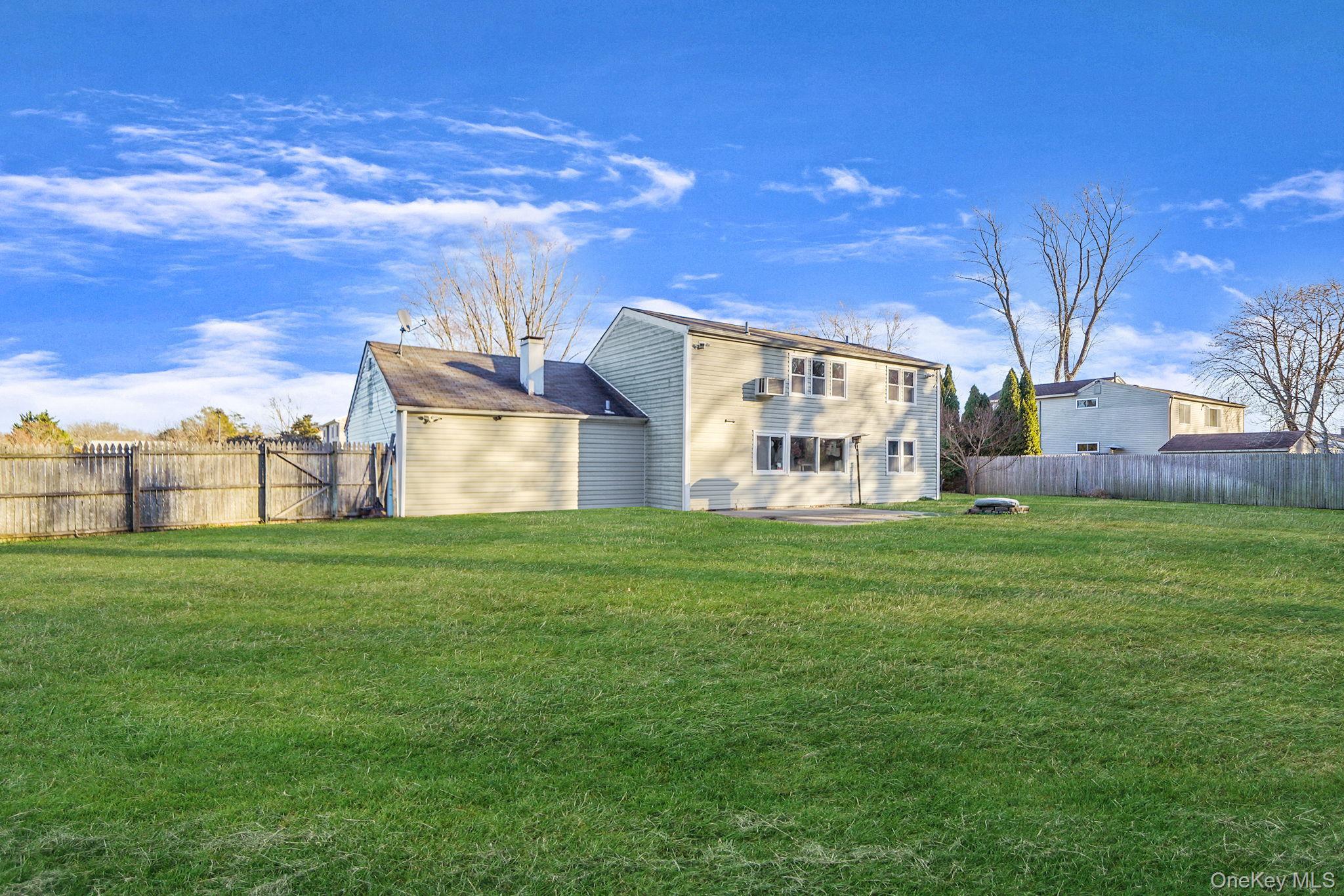 Single Family American  Suffolk County, NY 11727, MLS-929760-25