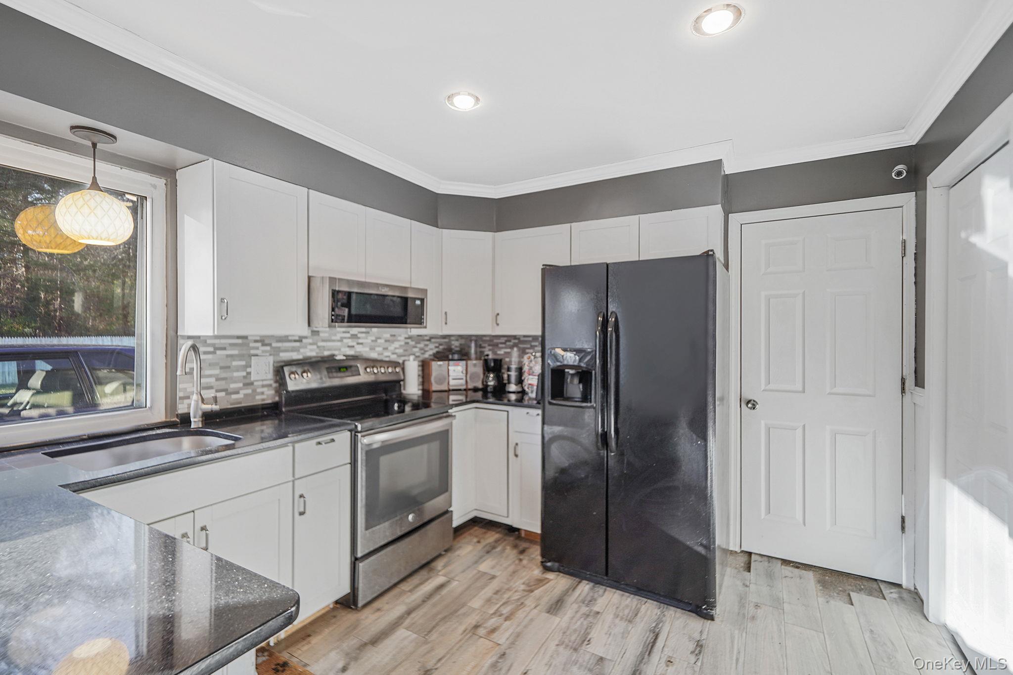 Single Family American  Suffolk County, NY 11727, MLS-929760-8