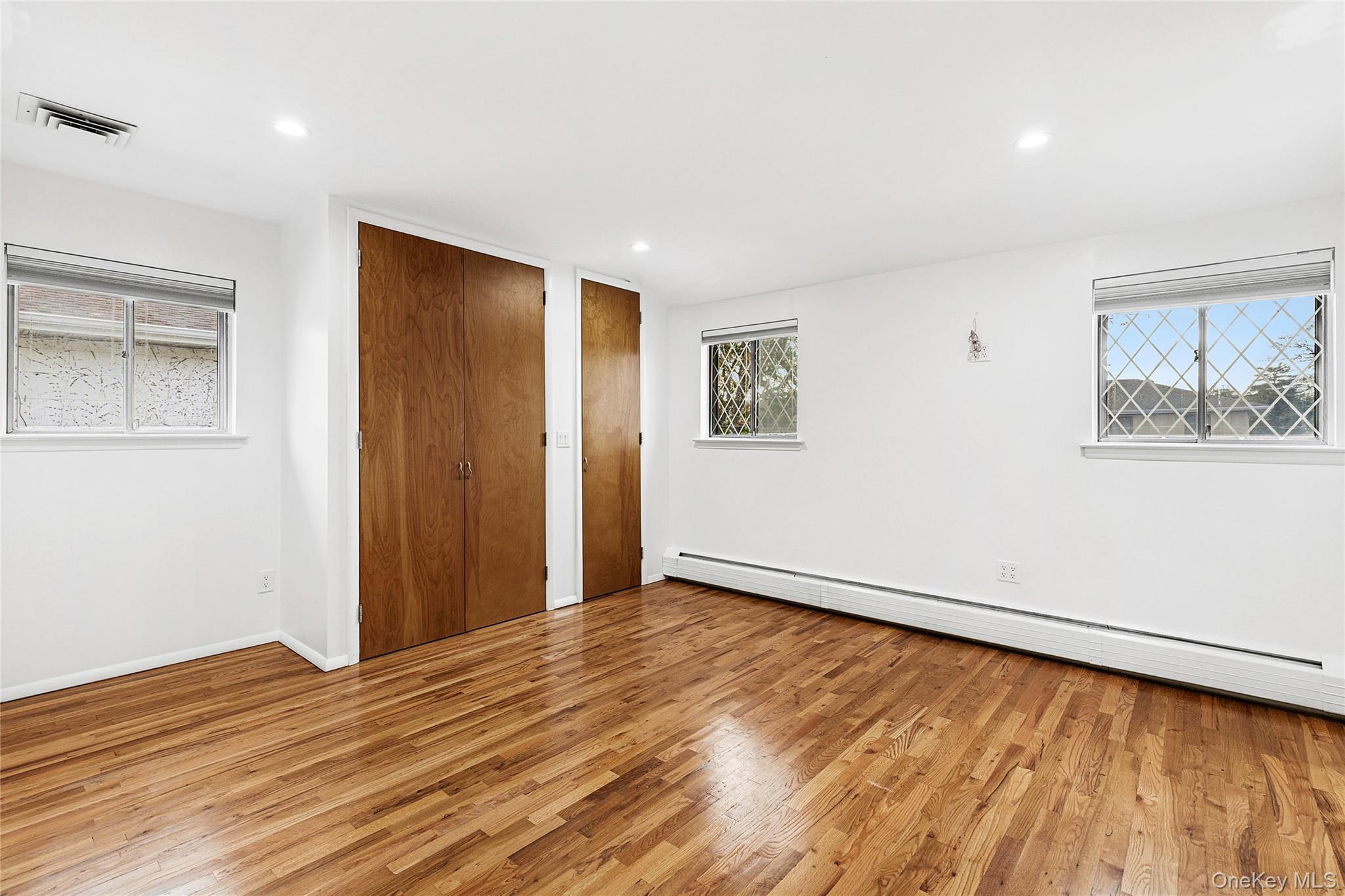 Single Family Eagle Nassau County, NY 11581, MLS-929762-10