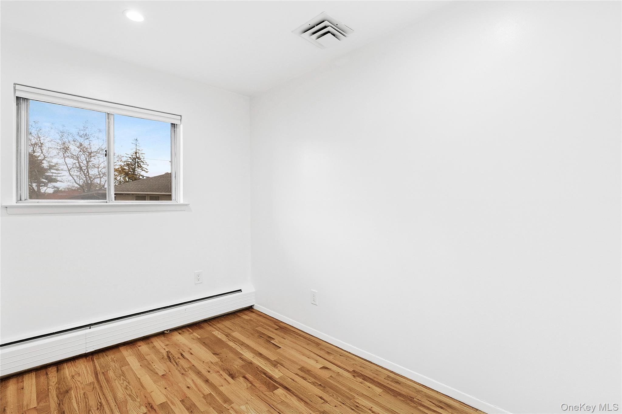 Single Family Eagle Nassau County, NY 11581, MLS-929762-15