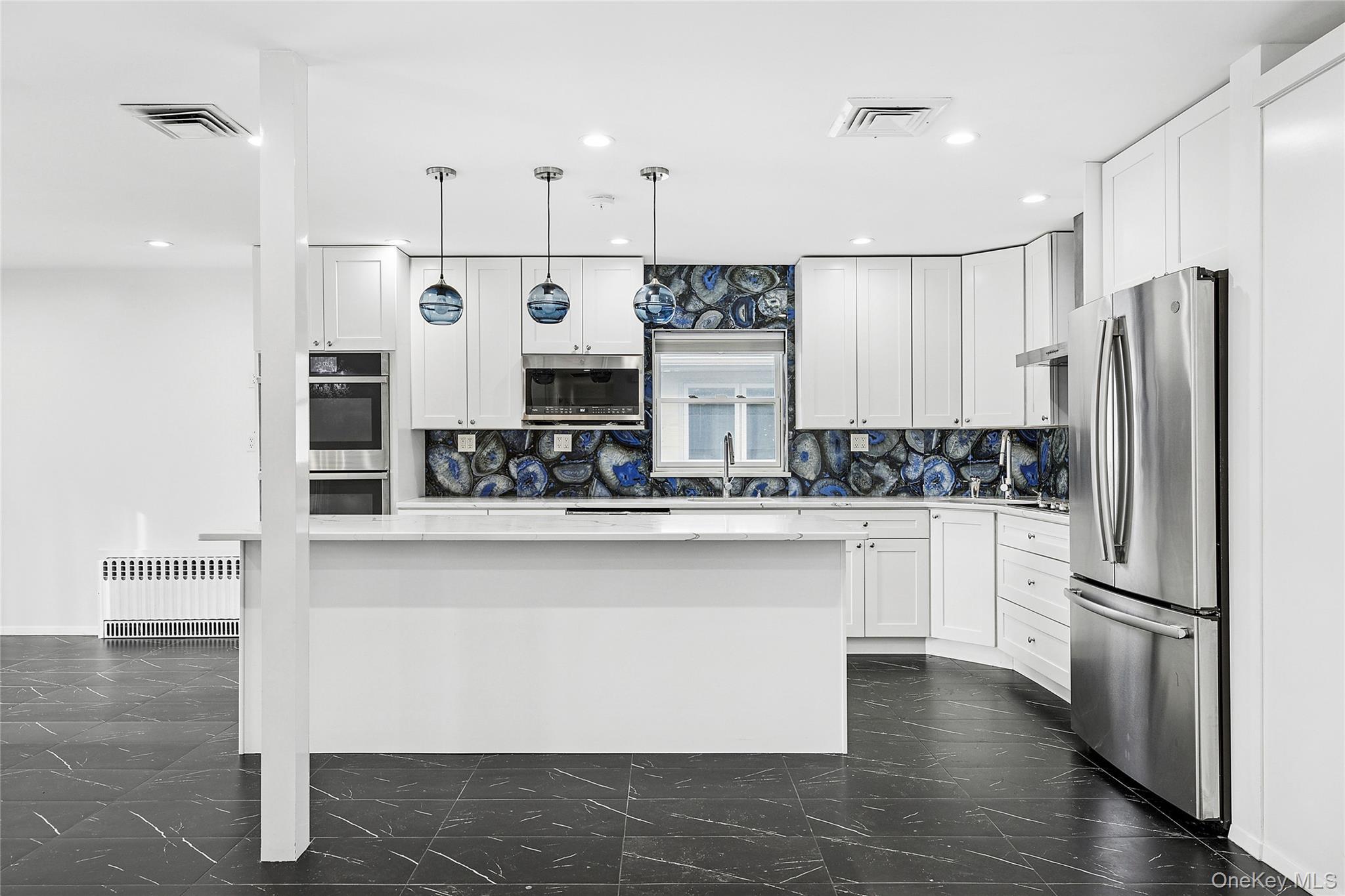 Single Family Eagle Nassau County, NY 11581, MLS-929762-3