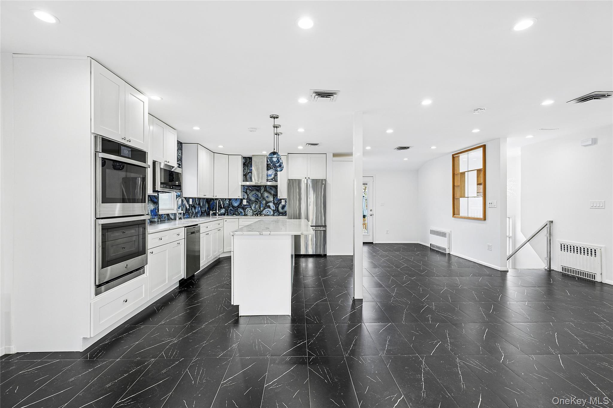 Single Family Eagle Nassau County, NY 11581, MLS-929762-4