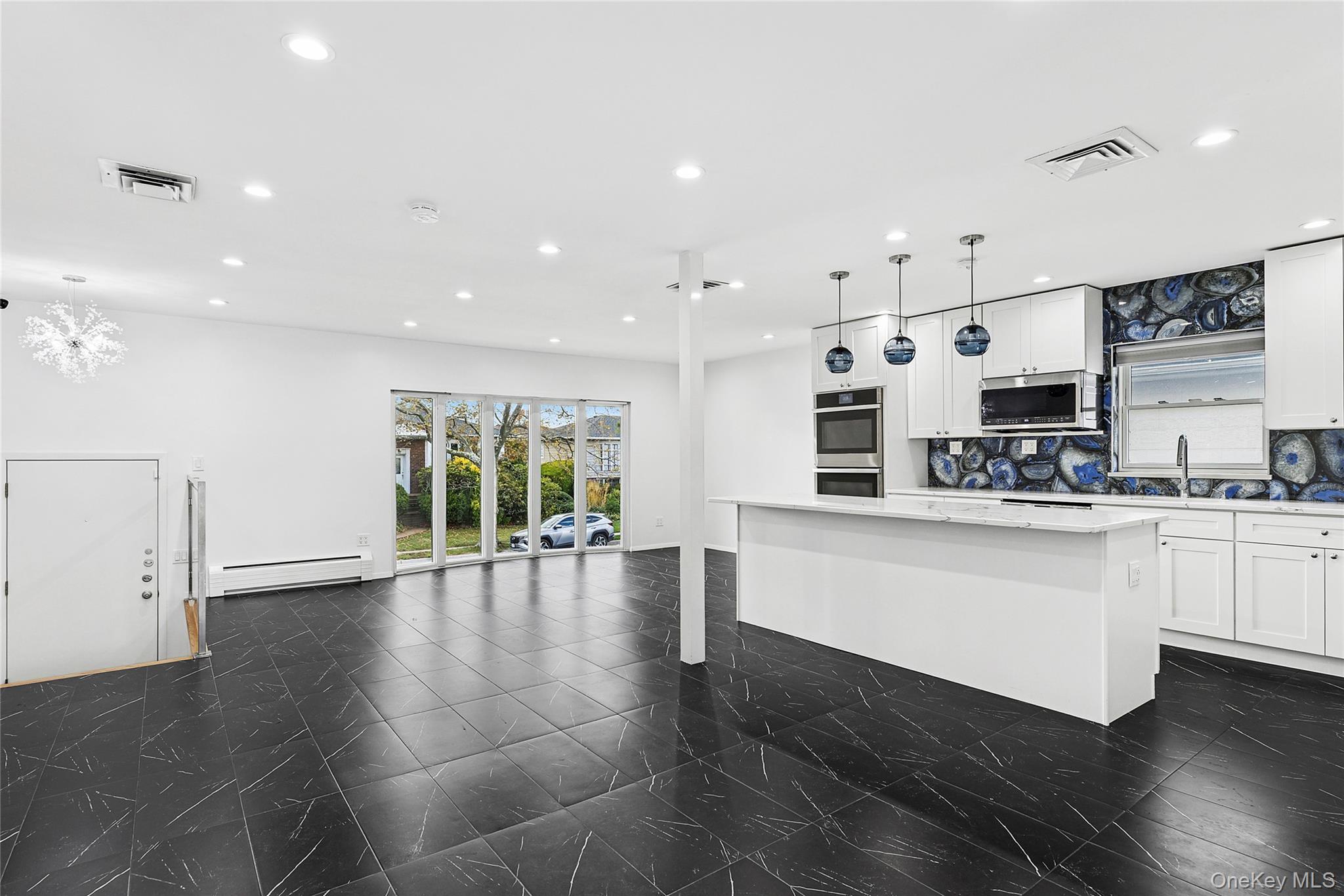 Single Family Eagle Nassau County, NY 11581, MLS-929762-7